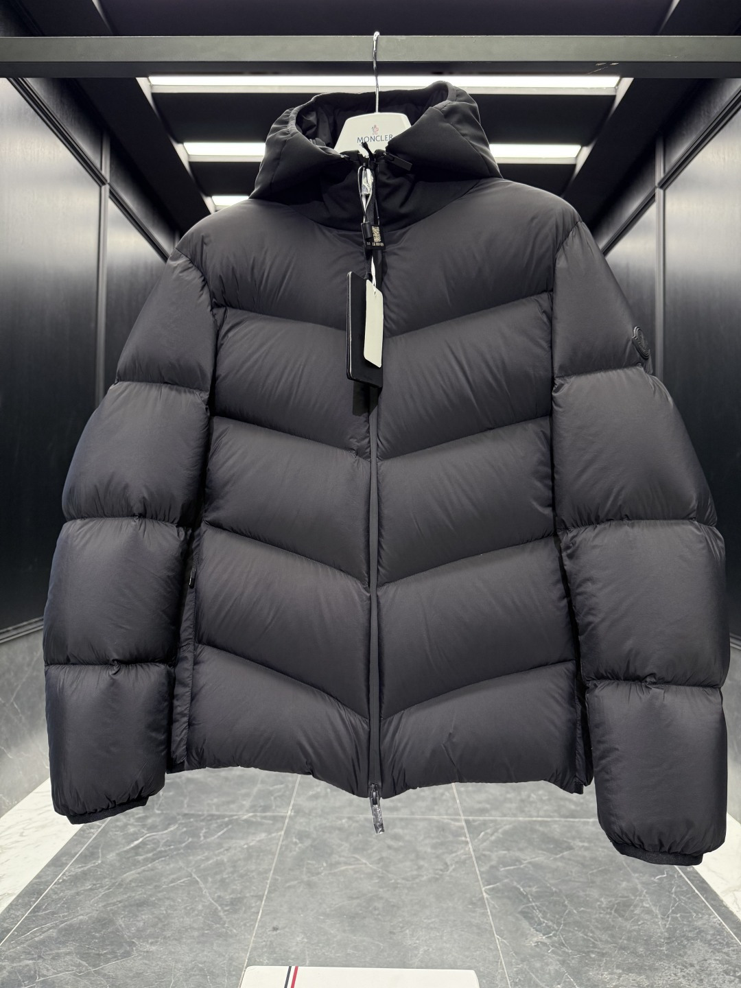 特级羽绒⬆️Moncler Forez男士连帽短款羽绒夹克外套.(连帽可脱卸.可变立领夹克)特级鹅绒填充