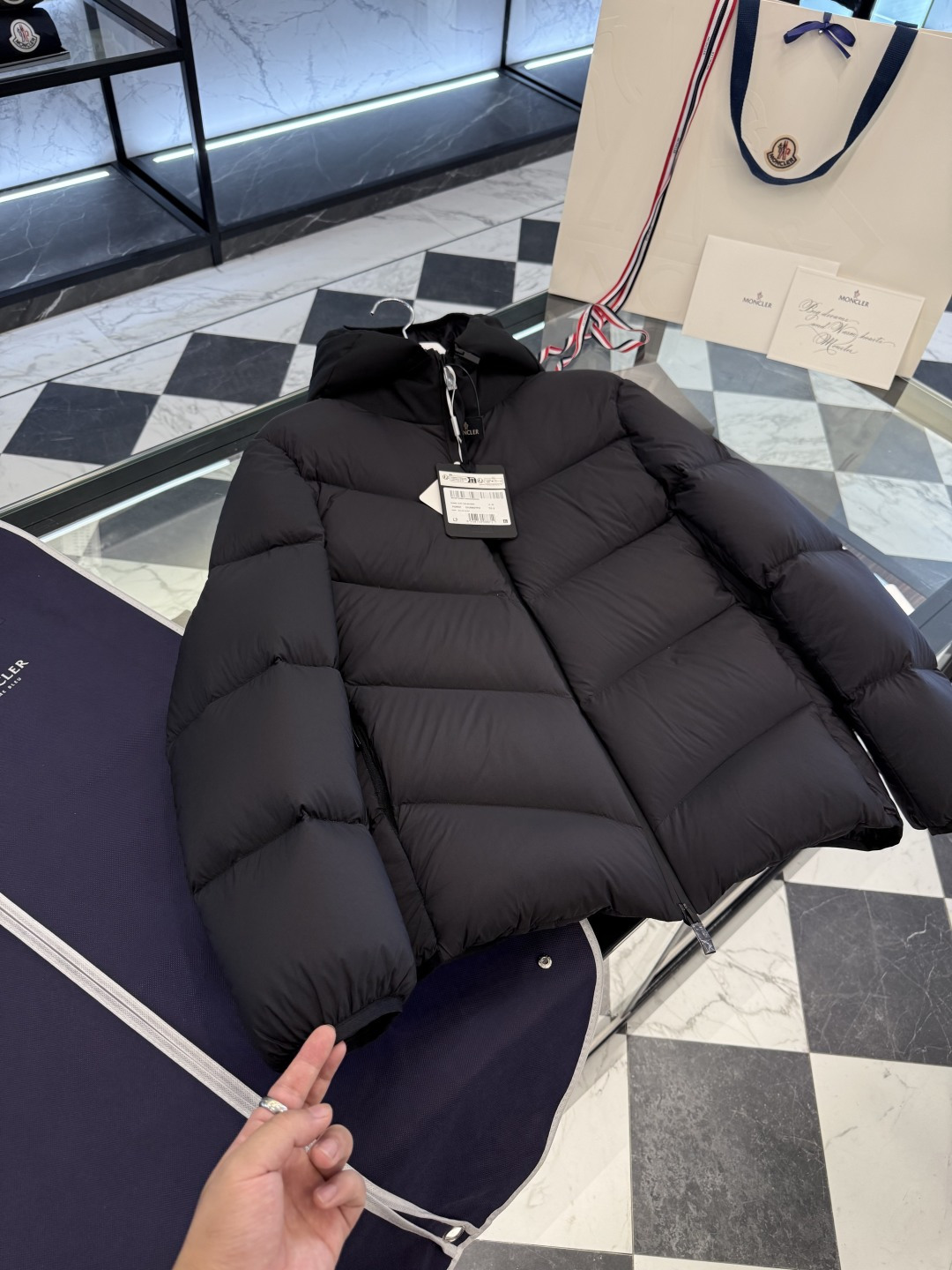 Moncler Forez 男士连帽短款羽绒夹克外套.（连帽可脱卸.可变立领夹克）更多细节实拍.