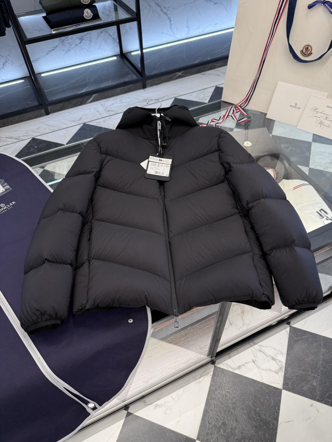 Moncler Forez 男士连帽短款羽绒夹克外套.（连帽可脱卸.可变立领夹克）更多细节实拍.