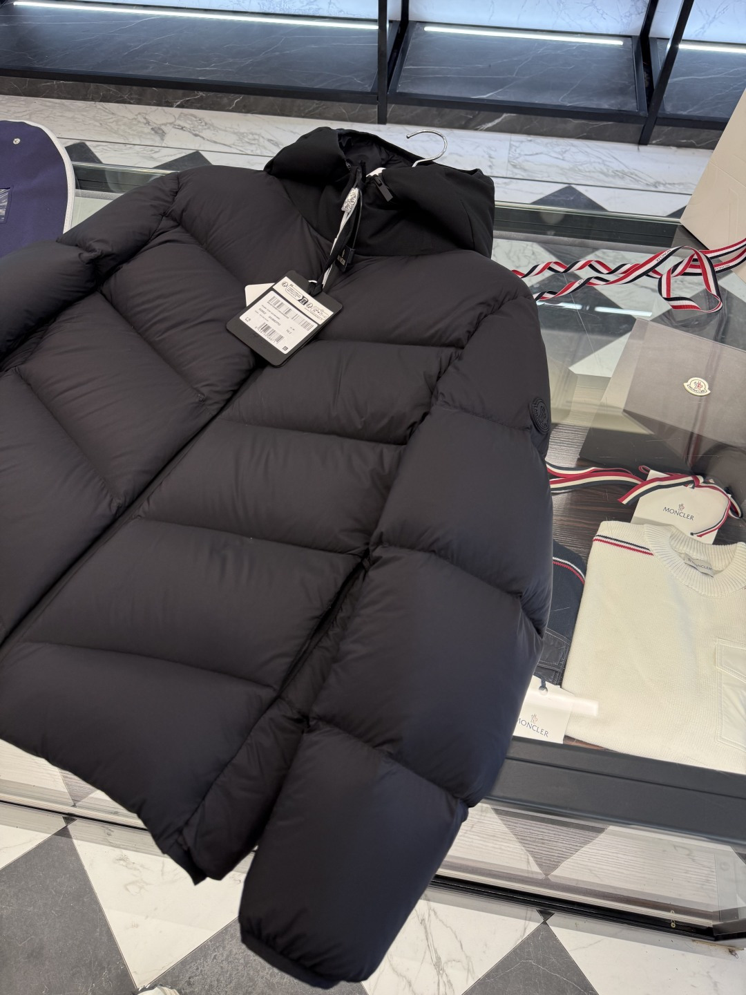 Moncler Forez 男士连帽短款羽绒夹克外套.（连帽可脱卸.可变立领夹克）更多细节实拍.