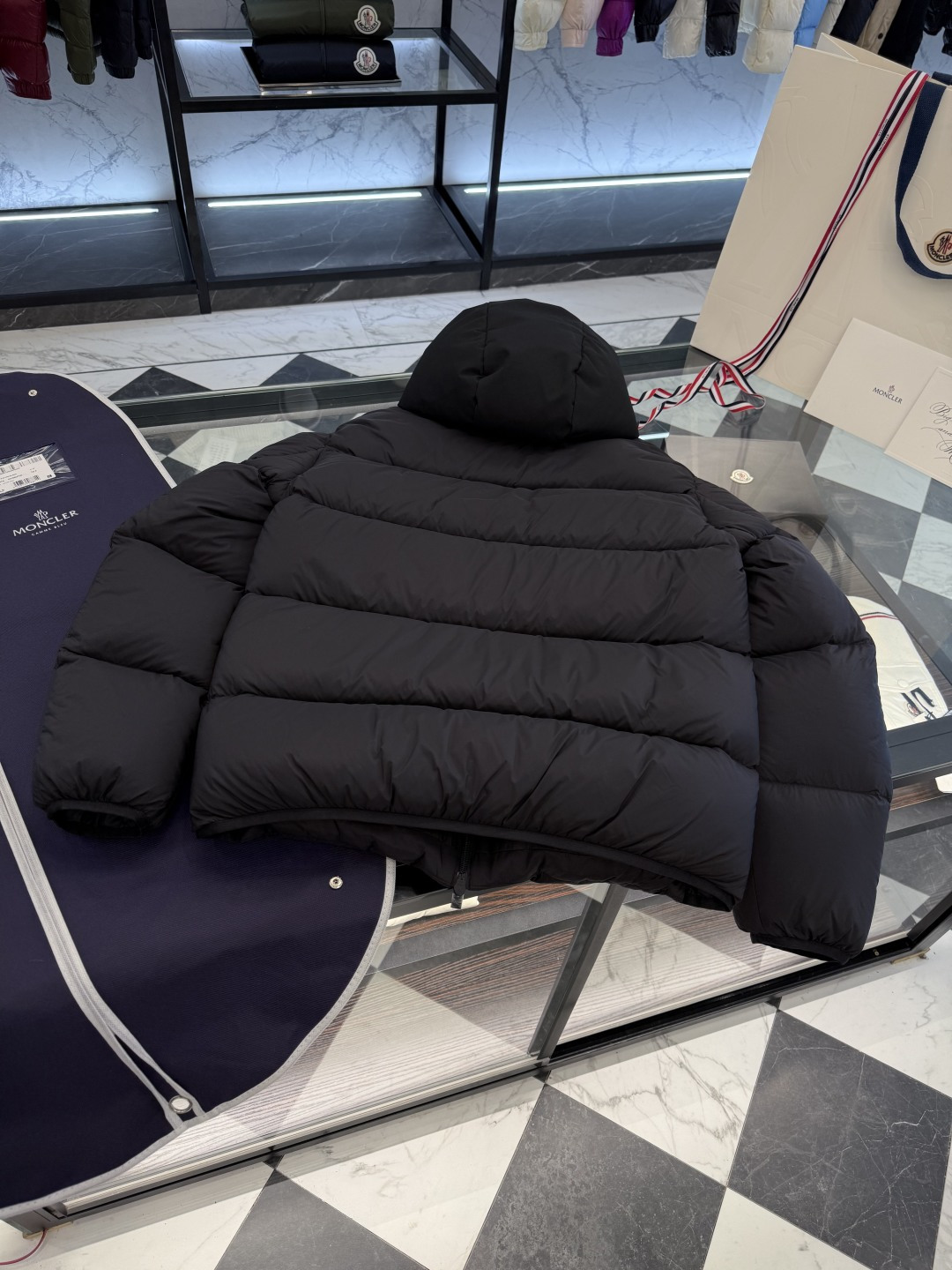 Moncler Forez 男士连帽短款羽绒夹克外套.（连帽可脱卸.可变立领夹克）更多细节实拍.