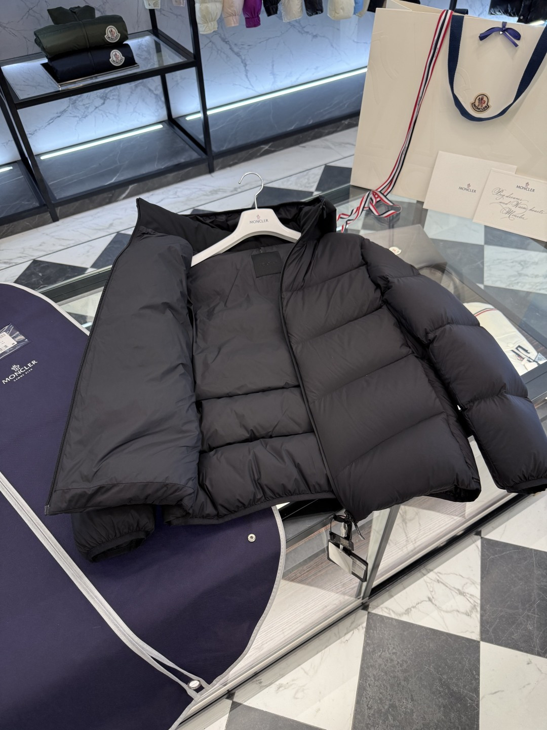 Moncler Forez 男士连帽短款羽绒夹克外套.（连帽可脱卸.可变立领夹克）更多细节实拍.