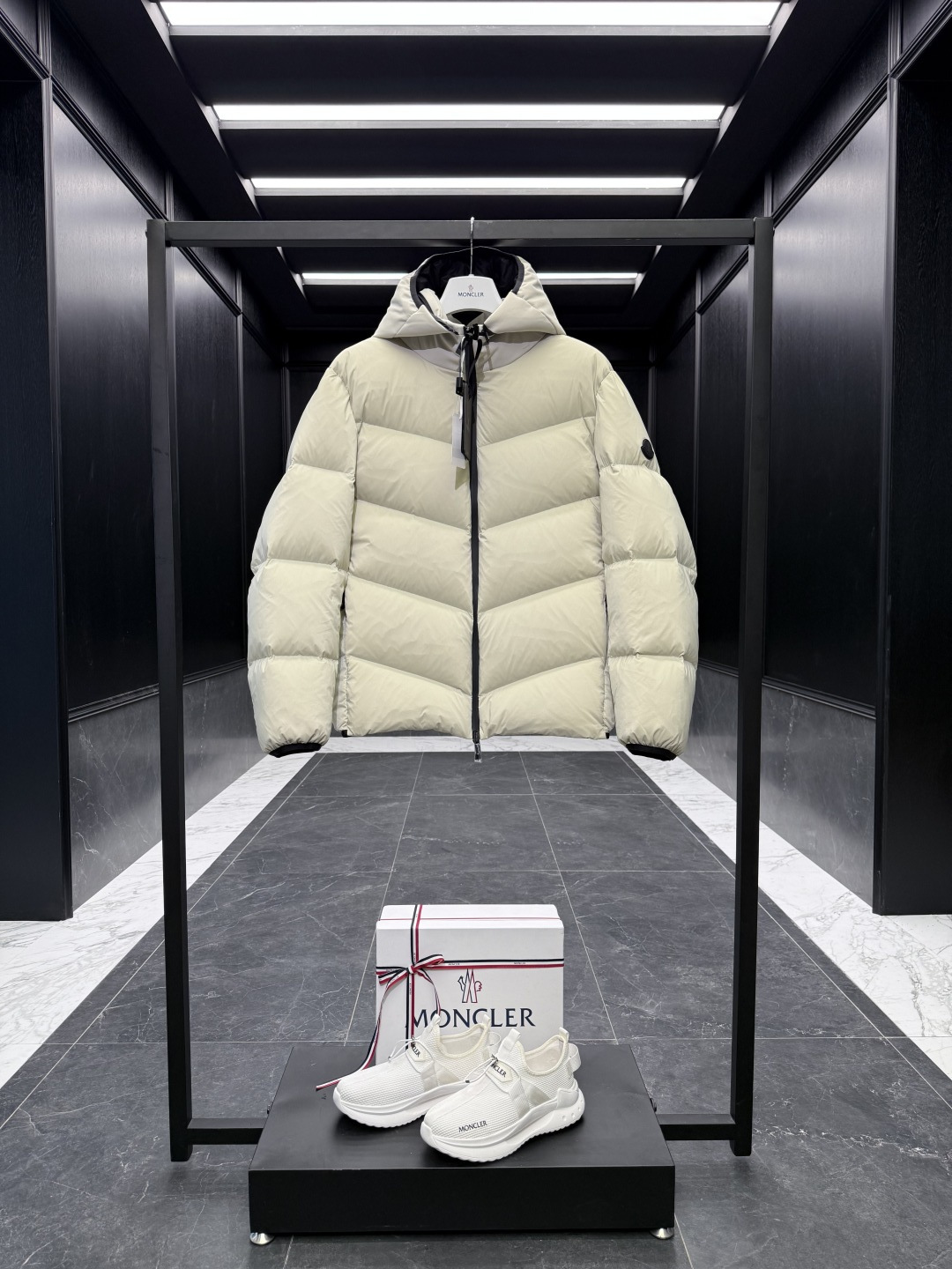特级羽绒⬆️Moncler Forez男士连帽短款羽绒夹克外套.(连帽可脱卸.可变立领夹克)特级鹅绒填充