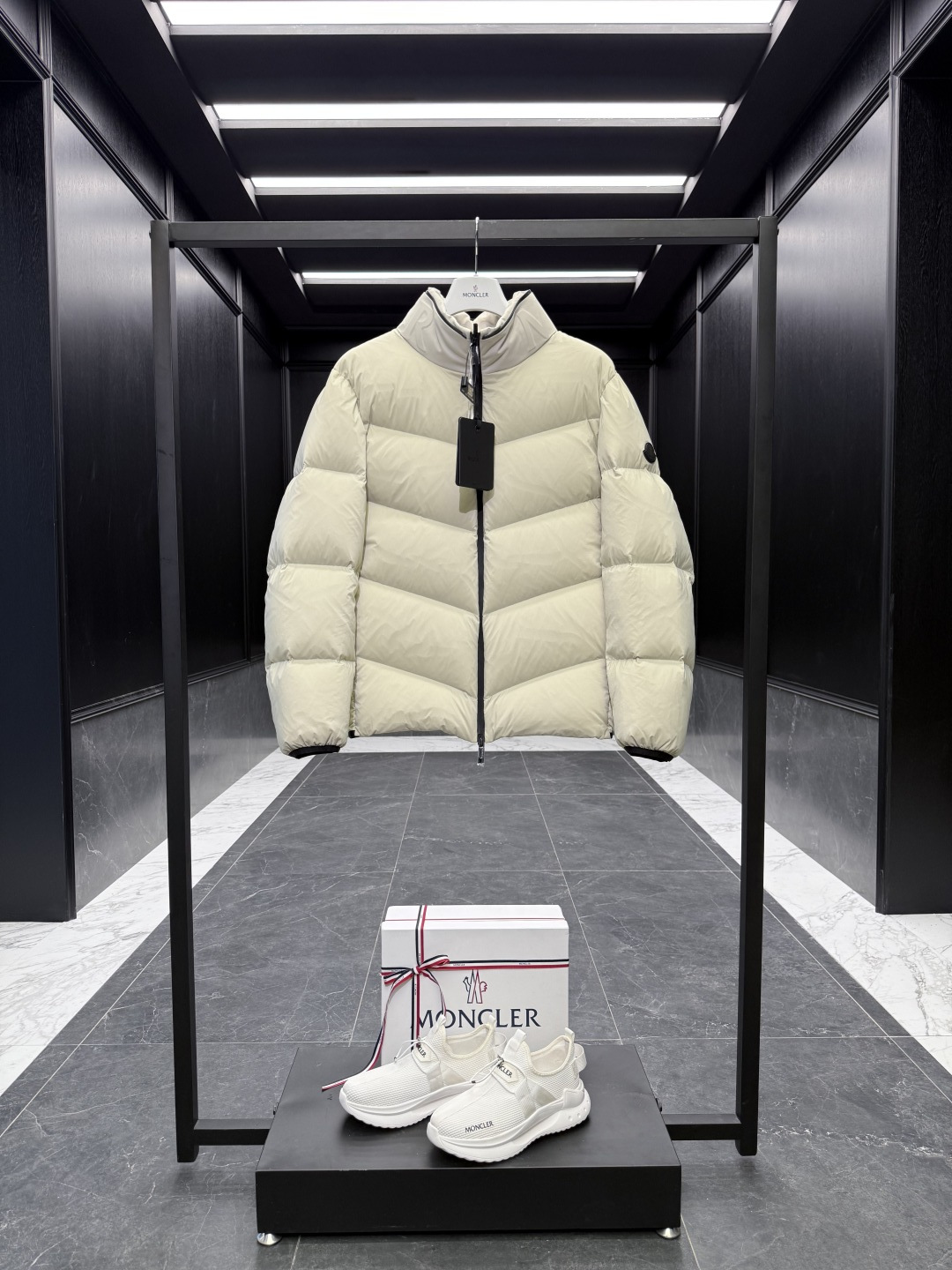 特级羽绒⬆️Moncler Forez男士连帽短款羽绒夹克外套.(连帽可脱卸.可变立领夹克)特级鹅绒填充