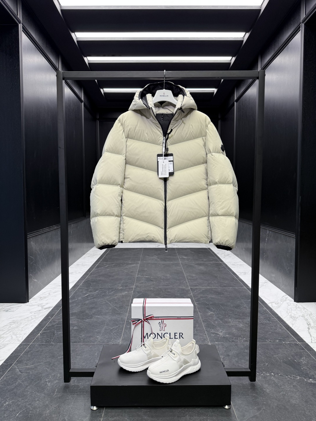 特级羽绒⬆️Moncler Forez男士连帽短款羽绒夹克外套.(连帽可脱卸.可变立领夹克)特级鹅绒填充