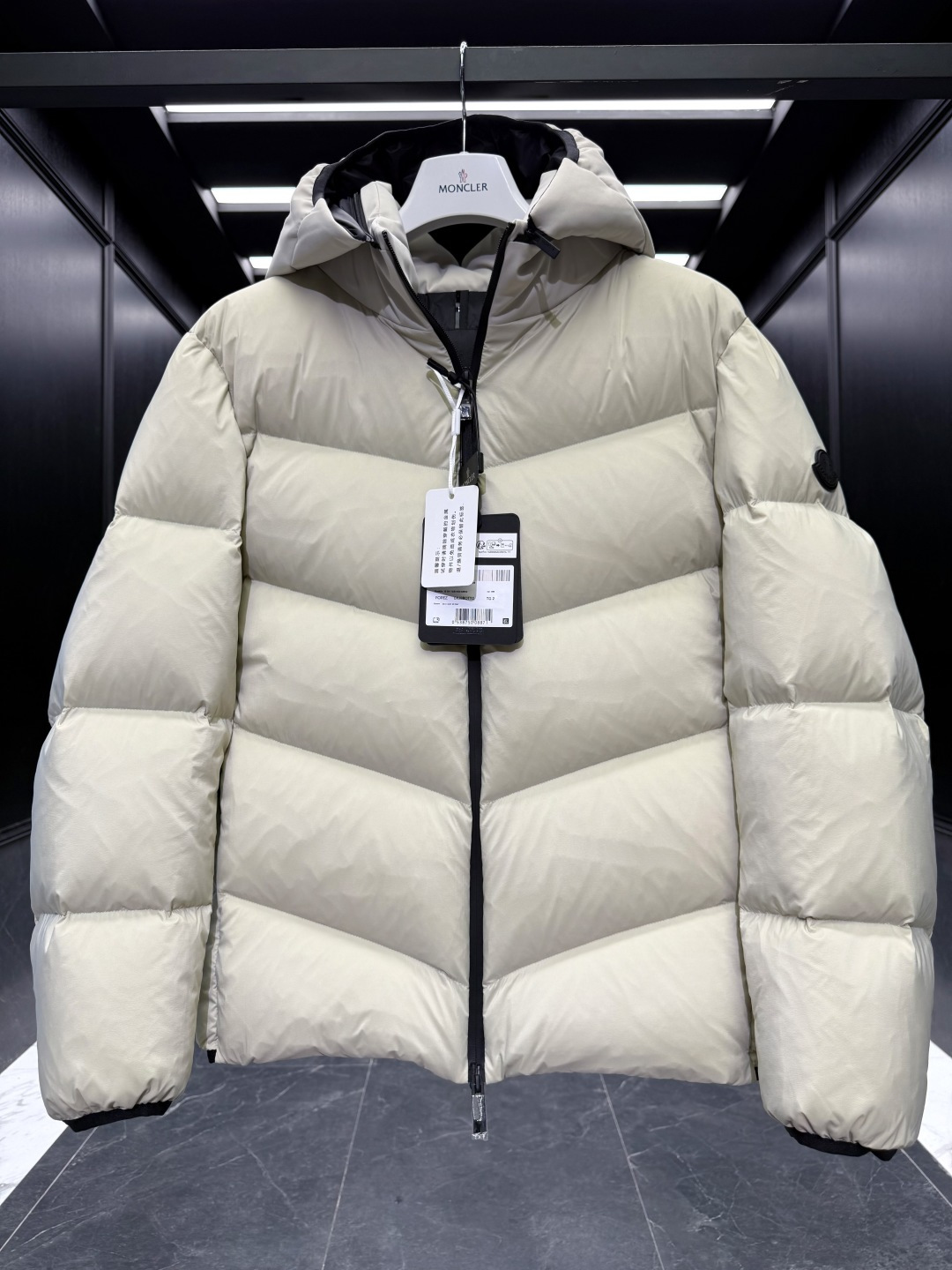 特级羽绒⬆️Moncler Forez男士连帽短款羽绒夹克外套.(连帽可脱卸.可变立领夹克)特级鹅绒填充