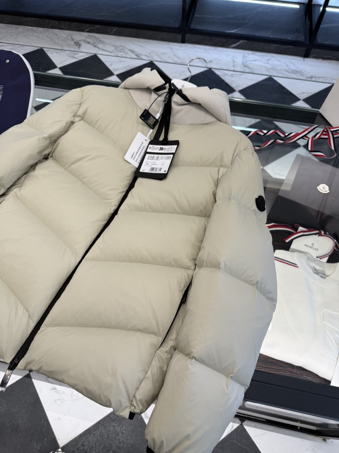 Moncler Forez 男士连帽短款羽绒夹克外套.（连帽可脱卸.可变立领夹克）更多细节实拍.