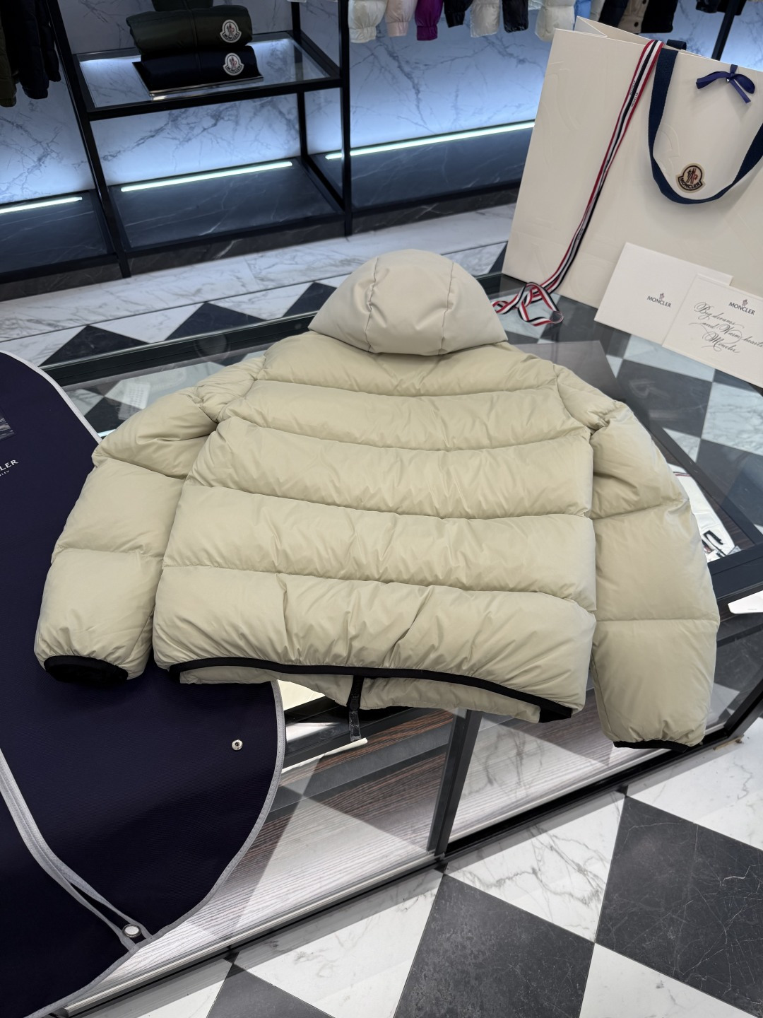 Moncler Forez 男士连帽短款羽绒夹克外套.（连帽可脱卸.可变立领夹克）更多细节实拍.