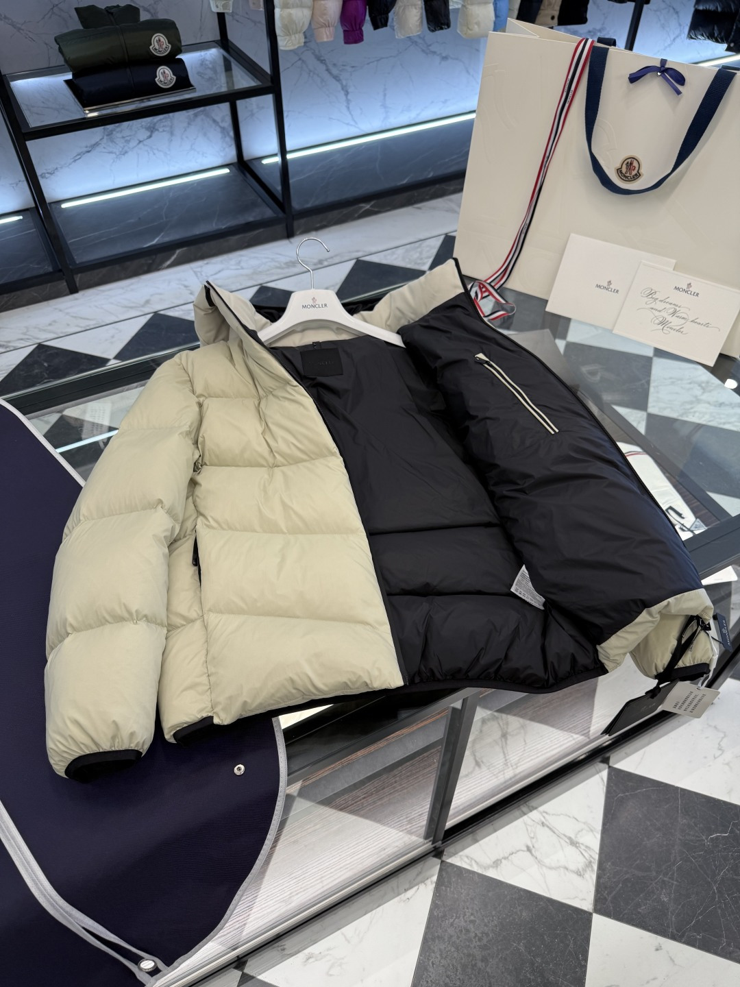 Moncler Forez 男士连帽短款羽绒夹克外套.（连帽可脱卸.可变立领夹克）更多细节实拍.