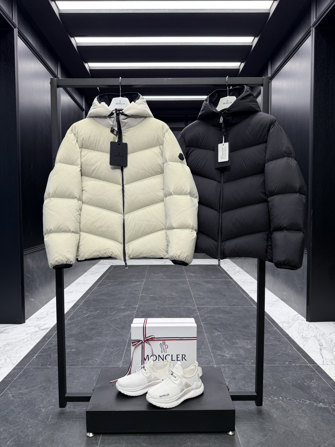 Moncler Forez 男士连帽短款羽绒夹克外套.（连帽可脱卸.可变立领夹克）两色实拍图集.