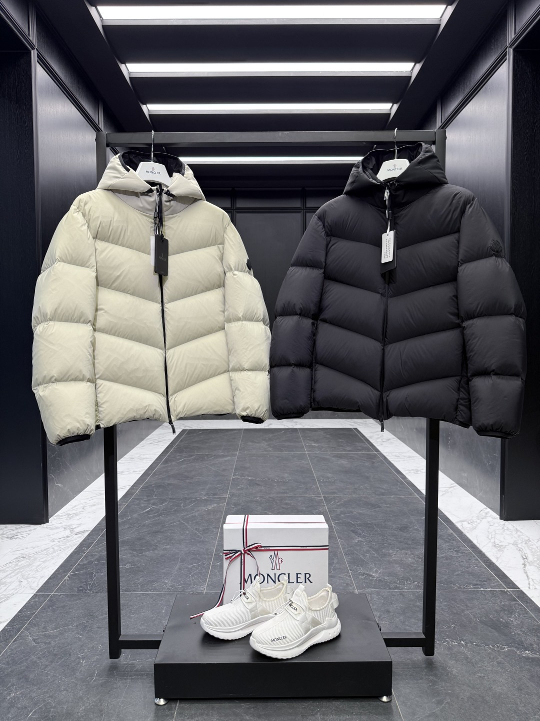 Moncler Forez 男士连帽短款羽绒夹克外套.（连帽可脱卸.可变立领夹克）两色实拍图集.