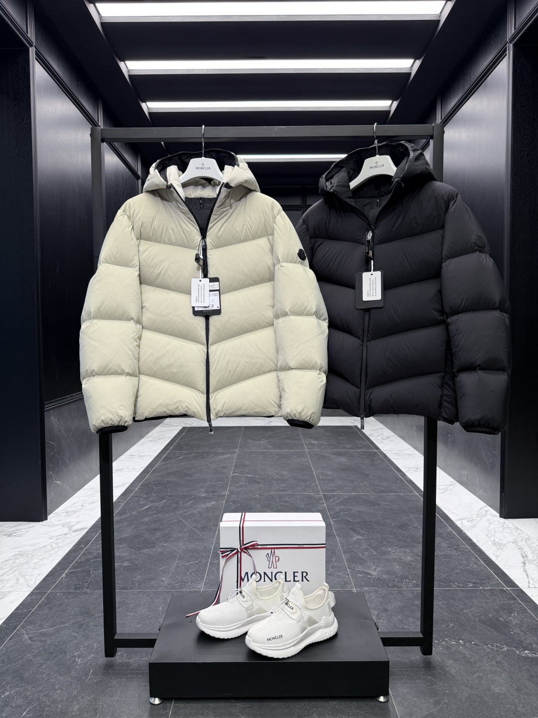 Moncler Forez 男士连帽短款羽绒夹克外套.（连帽可脱卸.可变立领夹克）两色实拍图集.