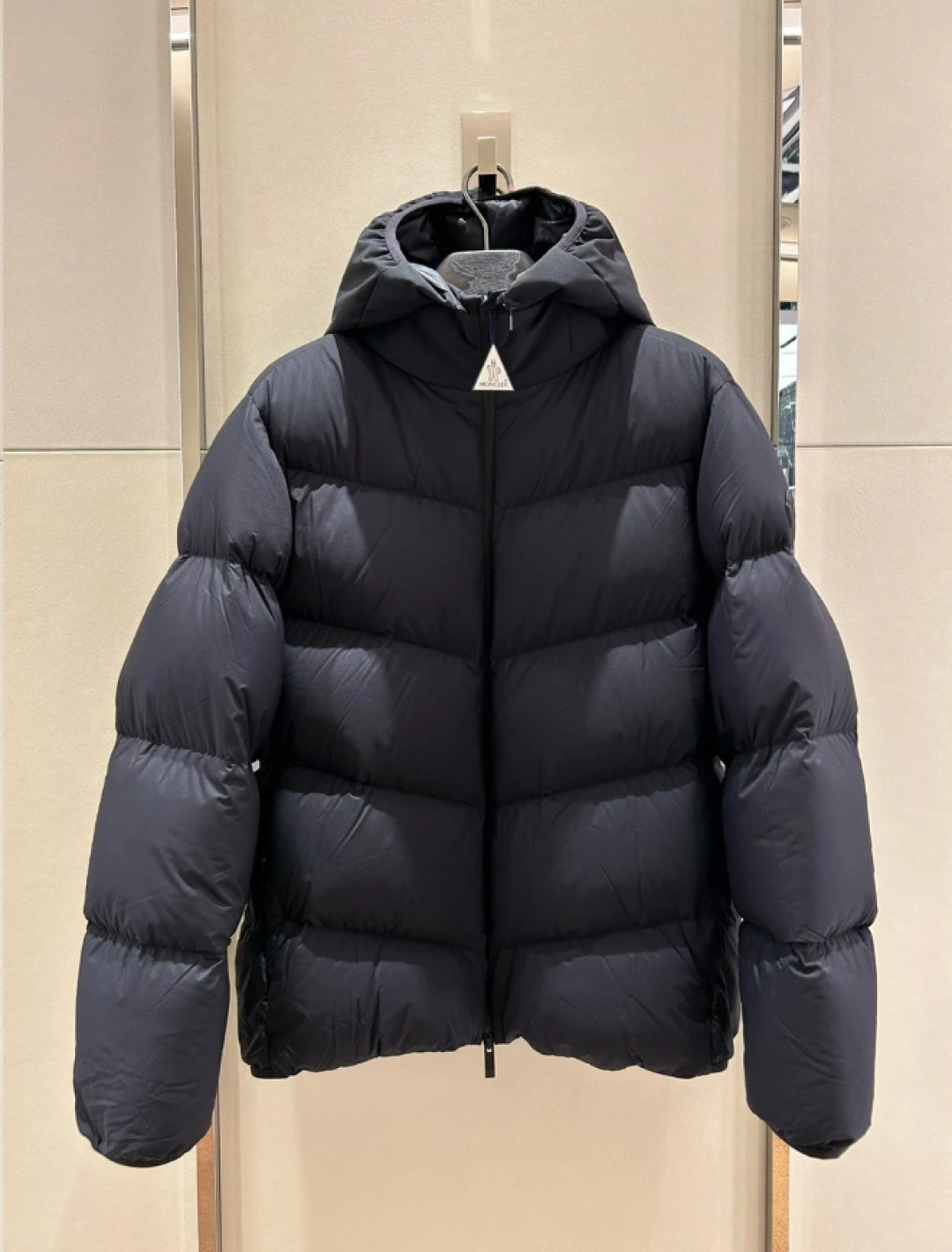 Moncler Forez 男士连帽短款羽绒夹克外套.（连帽可脱卸.可变立领夹克）柜台实拍参考.
