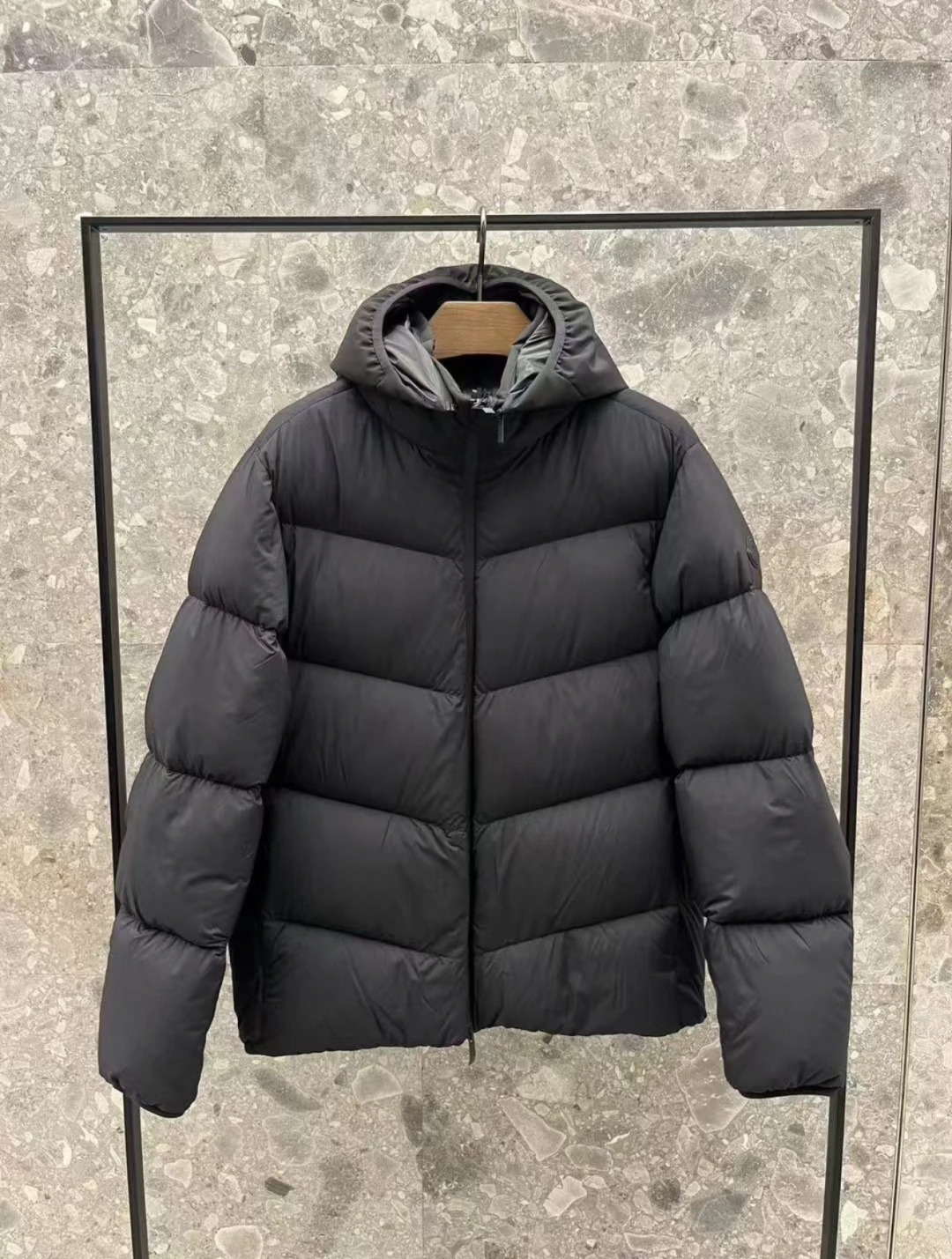 Moncler Forez 男士连帽短款羽绒夹克外套.（连帽可脱卸.可变立领夹克）柜台实拍参考.