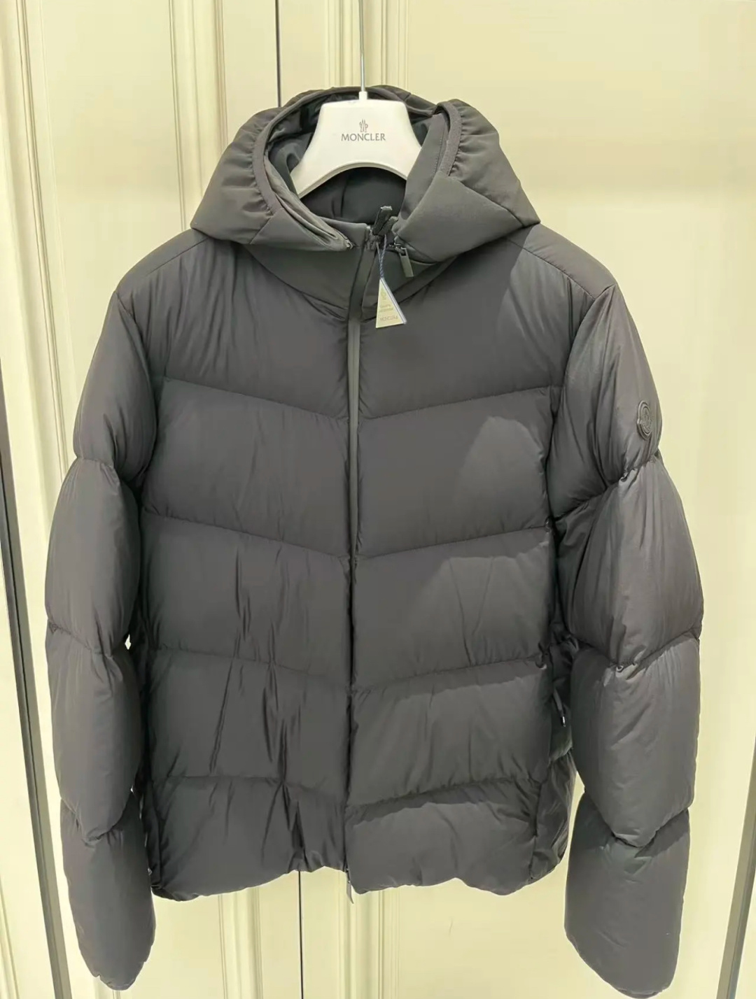Moncler Forez 男士连帽短款羽绒夹克外套.（连帽可脱卸.可变立领夹克）柜台实拍参考.