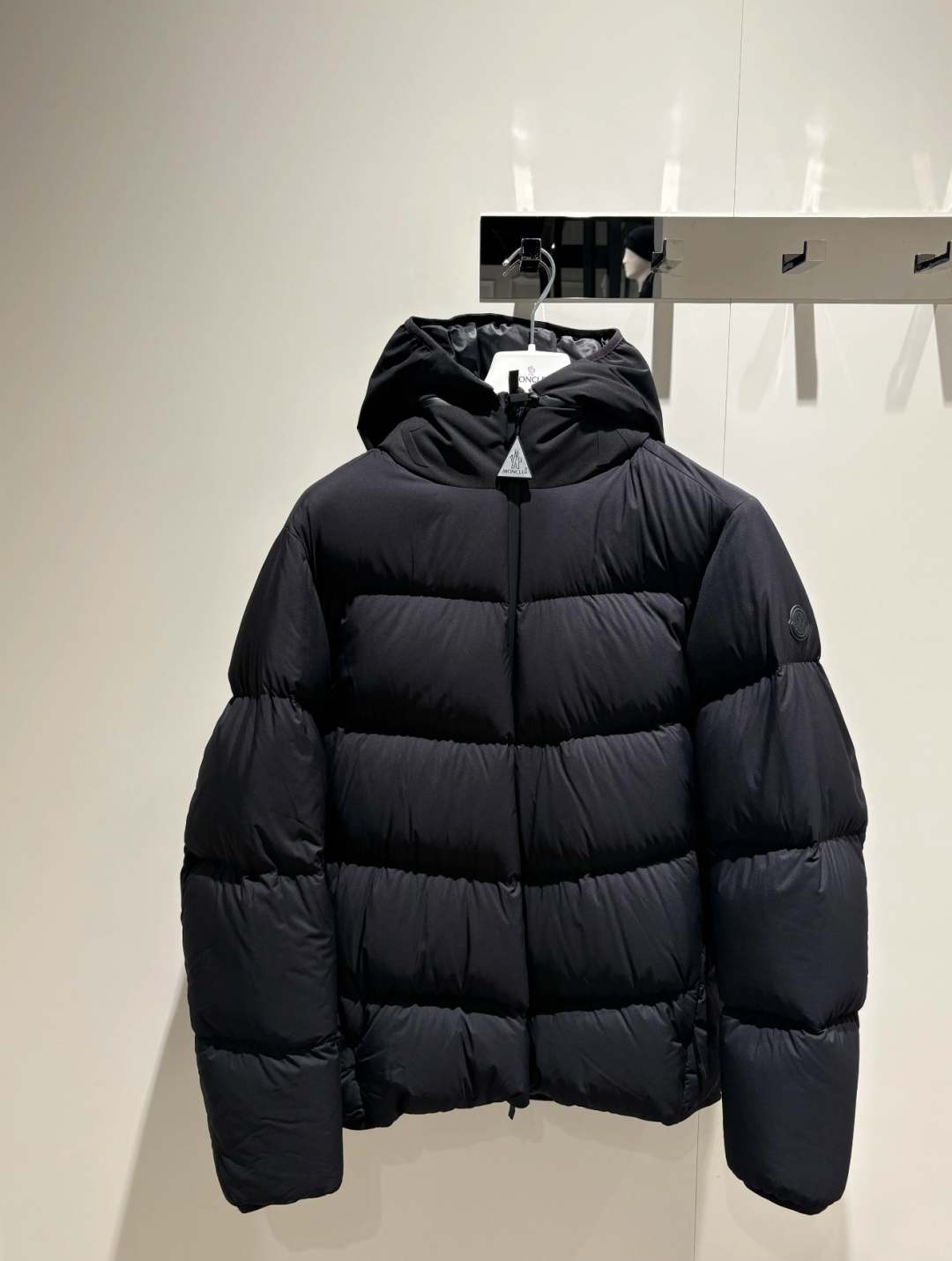 Moncler Forez 男士连帽短款羽绒夹克外套.（连帽可脱卸.可变立领夹克）柜台实拍参考.