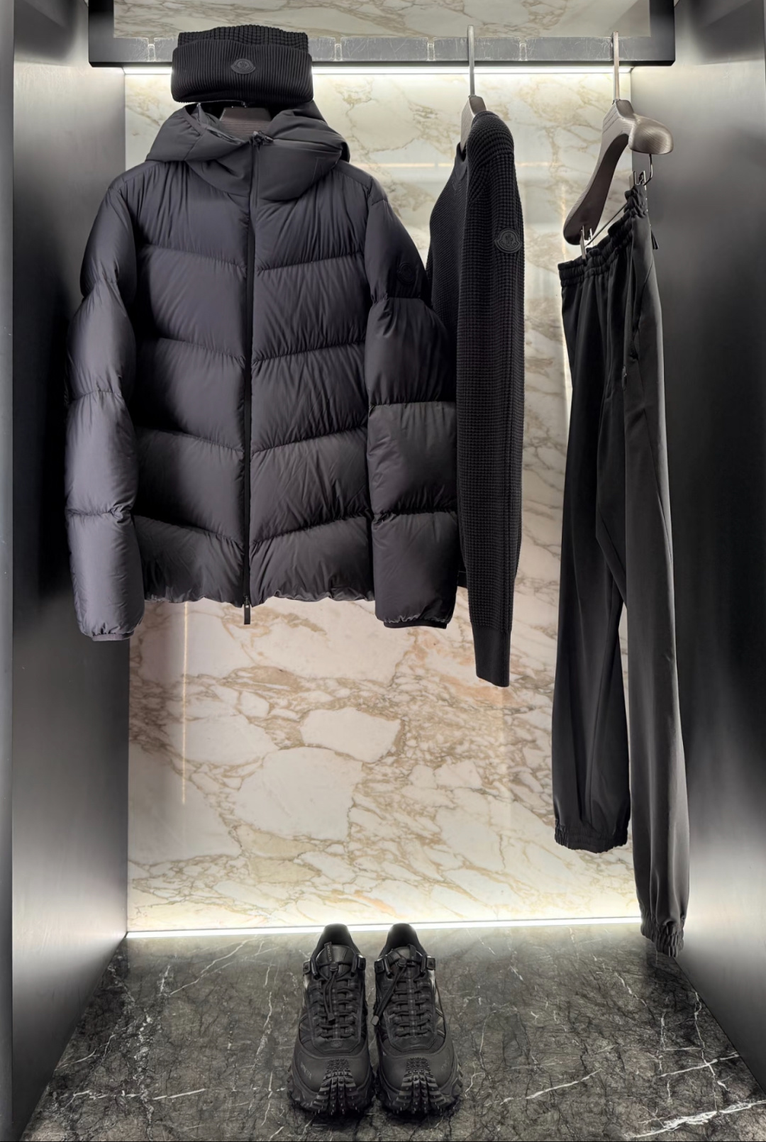 Moncler Forez 男士连帽短款羽绒夹克外套.（连帽可脱卸.可变立领夹克）柜台实拍参考.