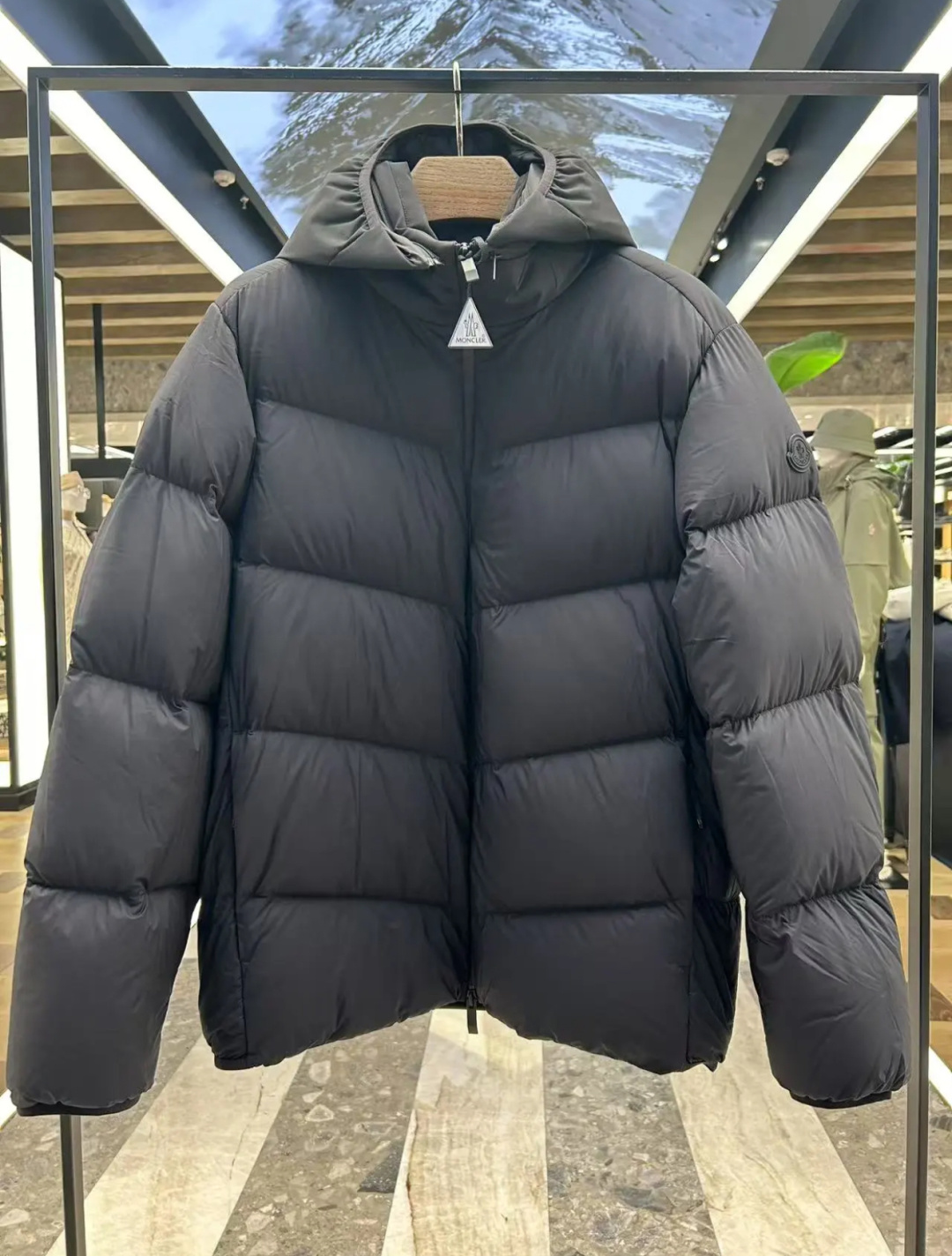 Moncler Forez 男士连帽短款羽绒夹克外套.（连帽可脱卸.可变立领夹克）柜台实拍参考.