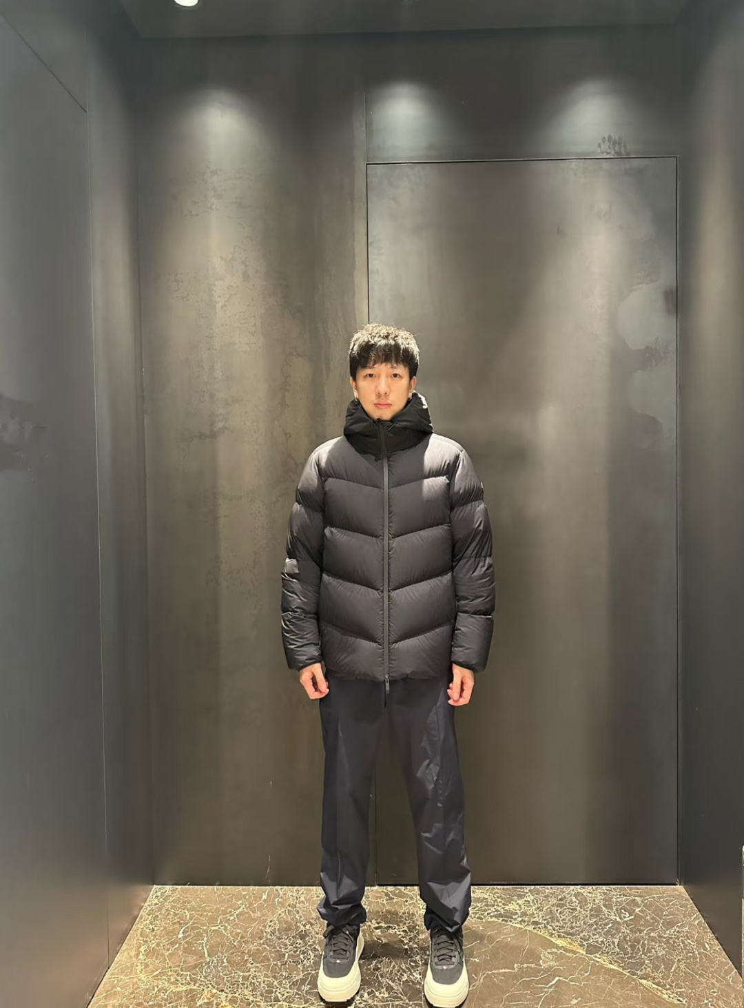 上身效果｜Moncler Forez 男士连帽短款羽绒夹克外套.（连帽可脱卸.可变立领夹克）