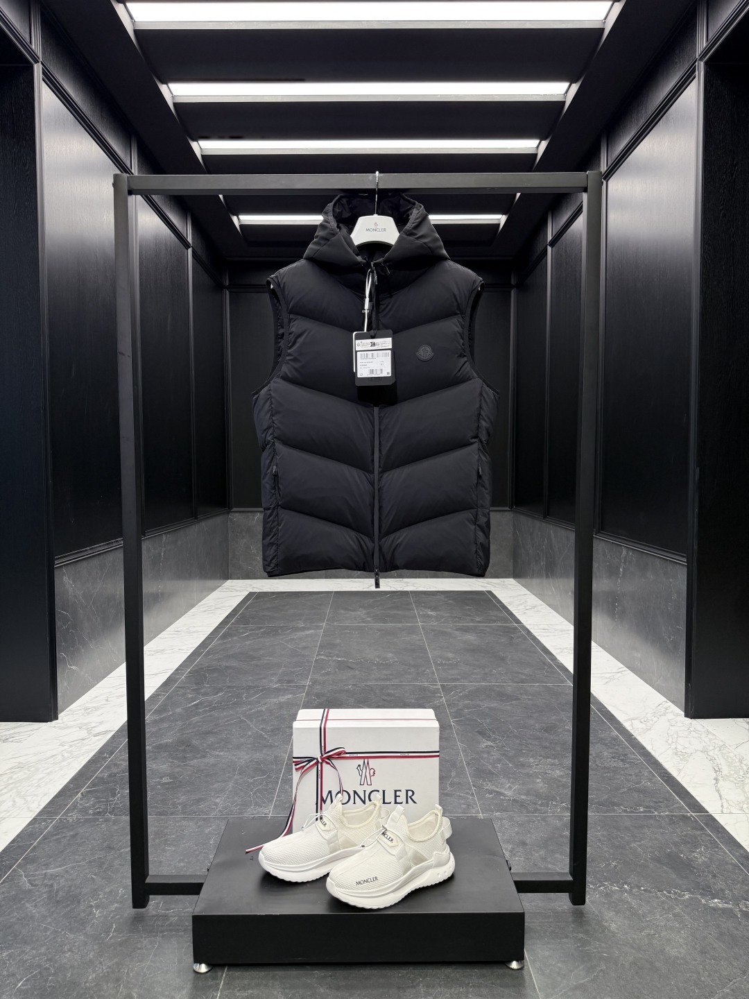 特级羽绒⬆️Moncler Guersac男士斜纹绗缝连帽羽绒马甲(连帽可脱卸,可变立领马甲)特级鹅绒填