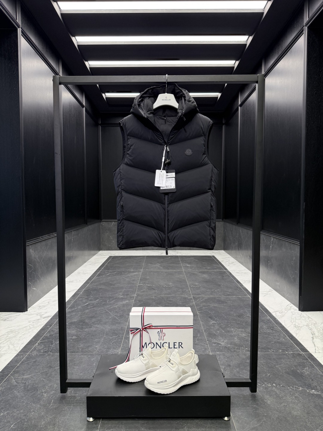 特级羽绒⬆️Moncler Guersac男士斜纹绗缝连帽羽绒马甲(连帽可脱卸,可变立领马甲)特级鹅绒填