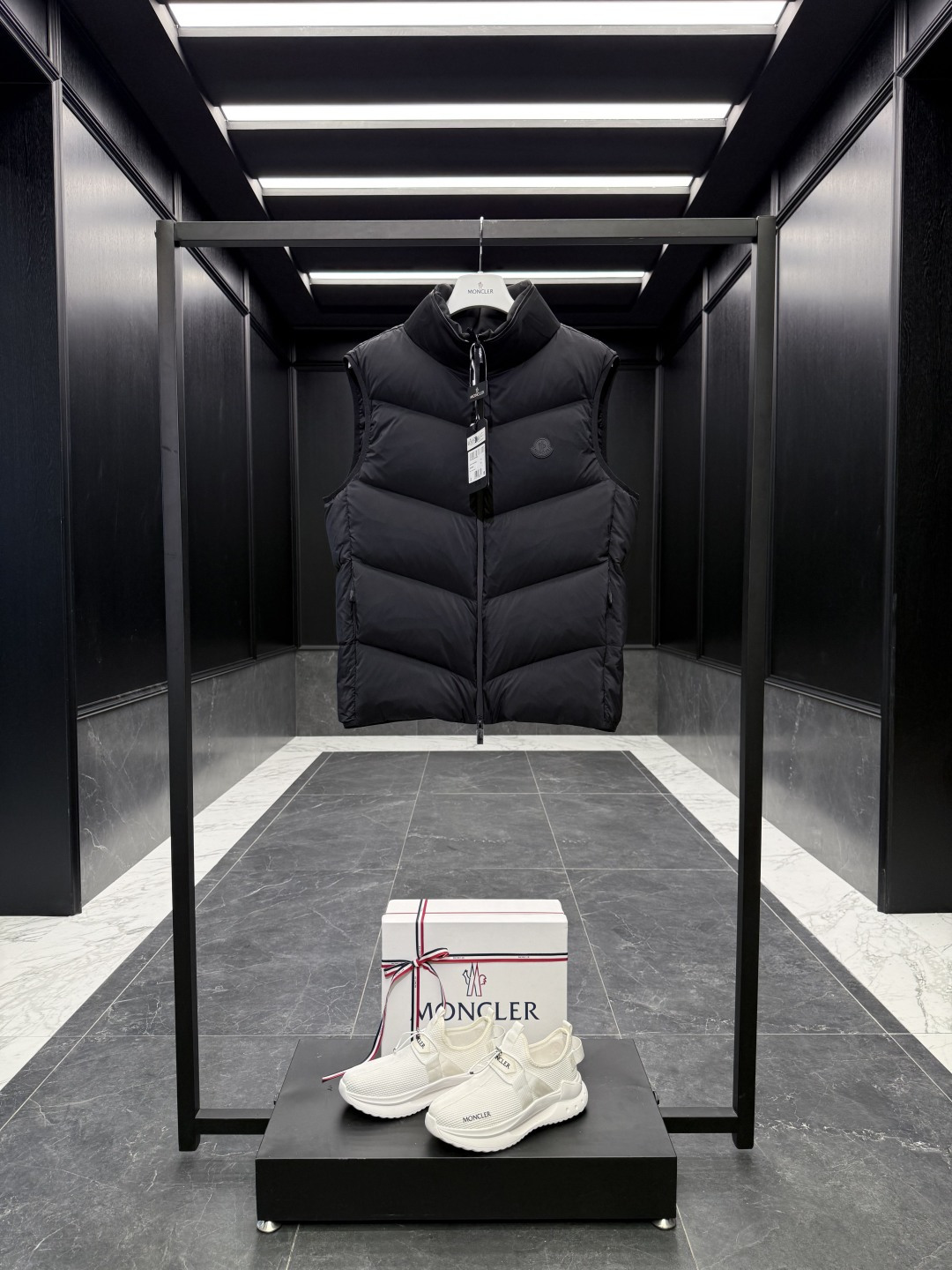 特级羽绒⬆️Moncler Guersac男士斜纹绗缝连帽羽绒马甲(连帽可脱卸,可变立领马甲)特级鹅绒填