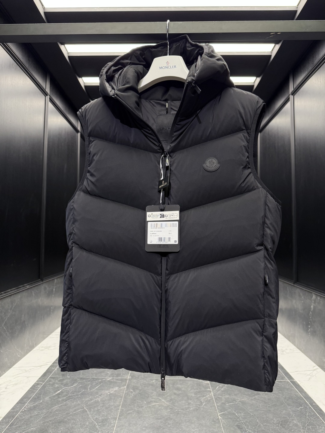 特级羽绒⬆️Moncler Guersac男士斜纹绗缝连帽羽绒马甲(连帽可脱卸,可变立领马甲)特级鹅绒填