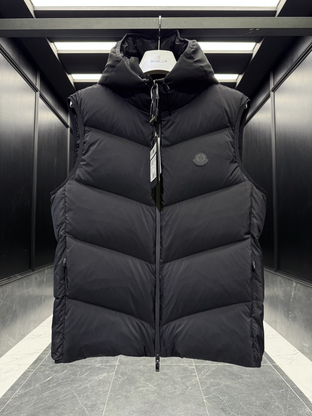 特级羽绒⬆️Moncler Guersac男士斜纹绗缝连帽羽绒马甲(连帽可脱卸,可变立领马甲)特级鹅绒填