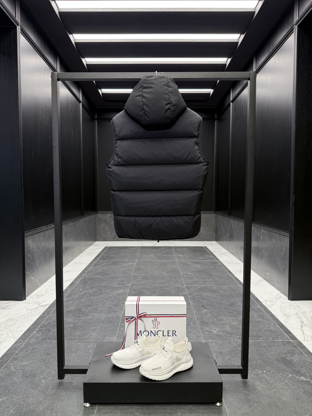 特级羽绒⬆️Moncler Guersac男士斜纹绗缝连帽羽绒马甲(连帽可脱卸,可变立领马甲)特级鹅绒填