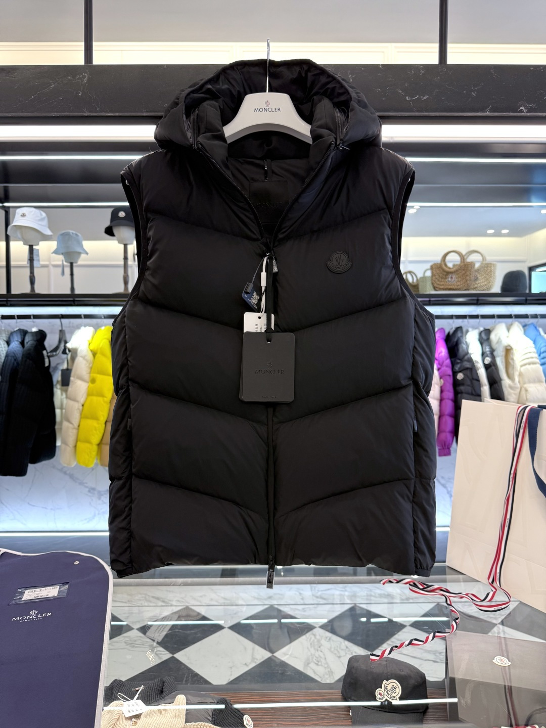 . 535475_560 535475_560