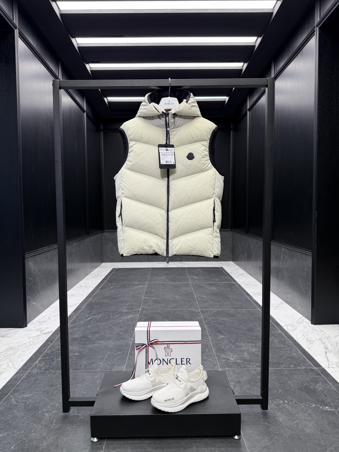 特级羽绒⬆️Moncler Guersac男士斜纹绗缝连帽羽绒马甲(连帽可脱卸,可变立领马甲)特级鹅绒填