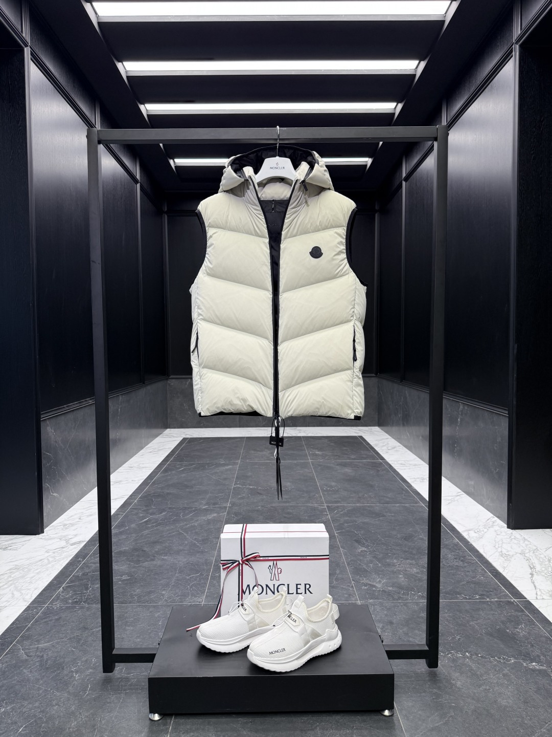 特级羽绒⬆️Moncler Guersac男士斜纹绗缝连帽羽绒马甲(连帽可脱卸,可变立领马甲)特级鹅绒填