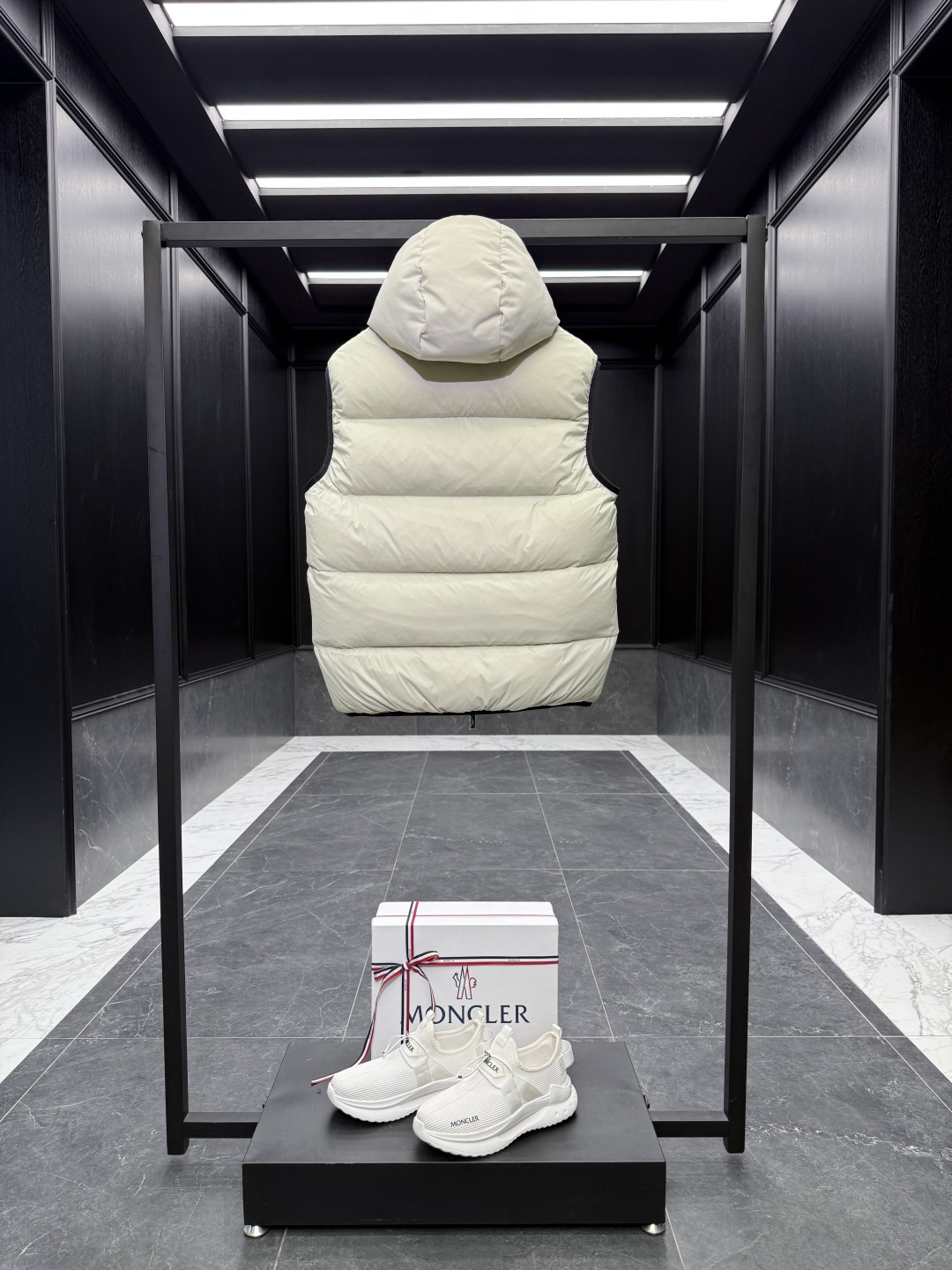 特级羽绒⬆️Moncler Guersac男士斜纹绗缝连帽羽绒马甲(连帽可脱卸,可变立领马甲)特级鹅绒填