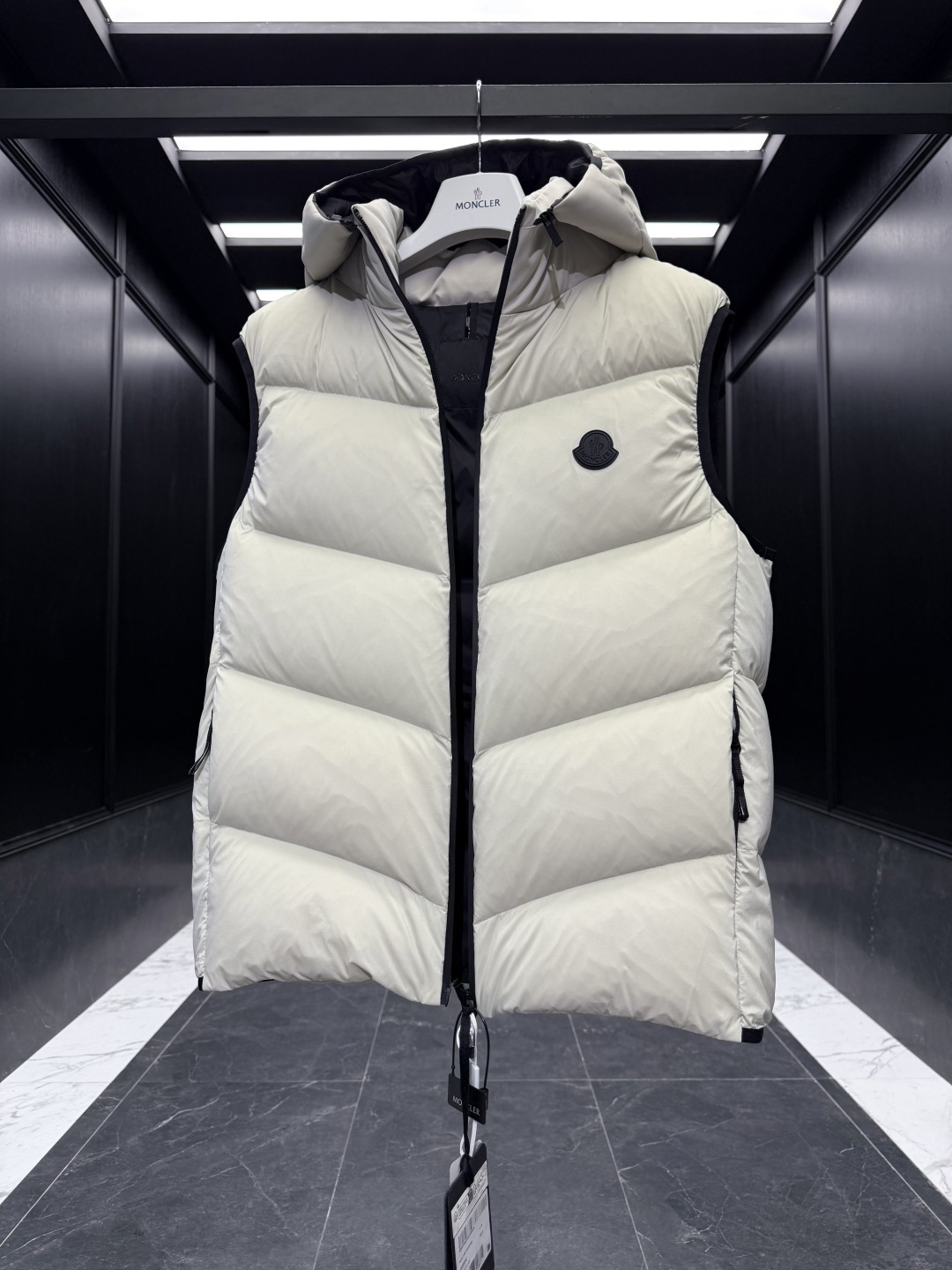 特级羽绒⬆️Moncler Guersac男士斜纹绗缝连帽羽绒马甲(连帽可脱卸,可变立领马甲)特级鹅绒填