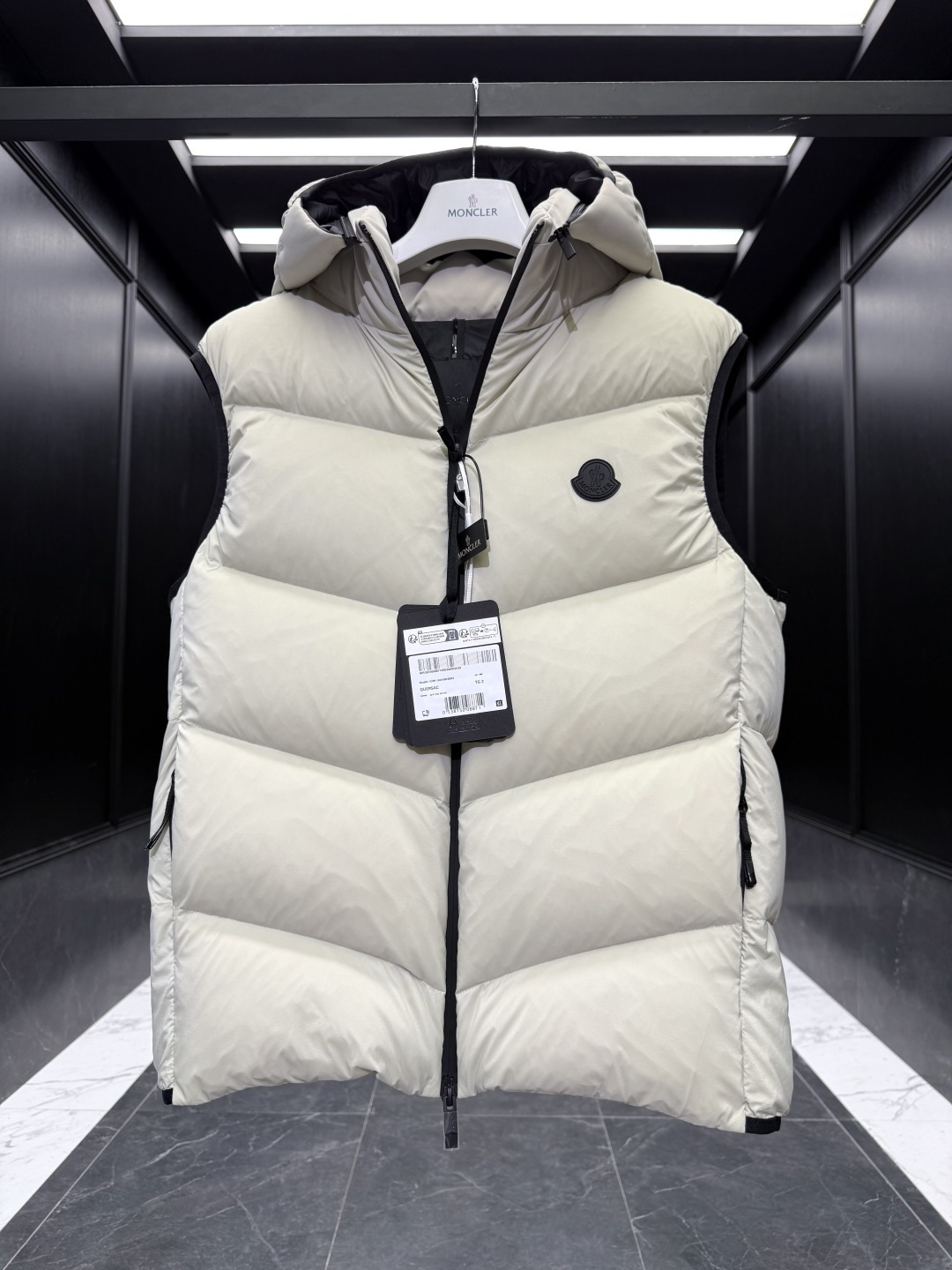 特级羽绒⬆️Moncler Guersac男士斜纹绗缝连帽羽绒马甲(连帽可脱卸,可变立领马甲)特级鹅绒填