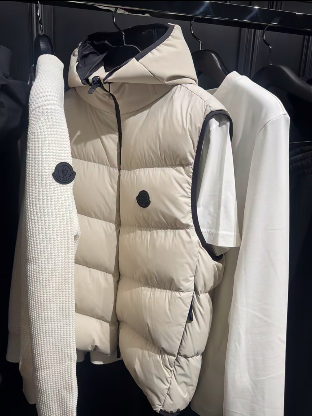 Moncler Guersac男士斜纹绗缝连帽羽绒马甲.柜台实拍参考.