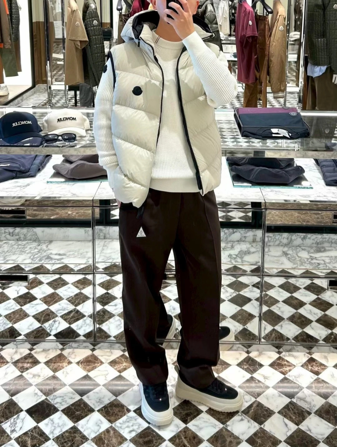 上身效果｜Moncler Guersac男士斜纹绗缝连帽羽绒马甲.男女上身都好看.