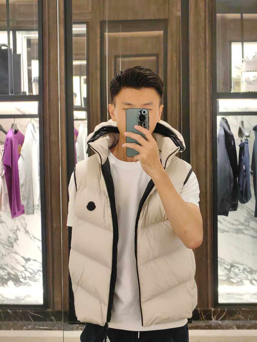 上身效果｜Moncler Guersac男士斜纹绗缝连帽羽绒马甲.男女上身都好看.