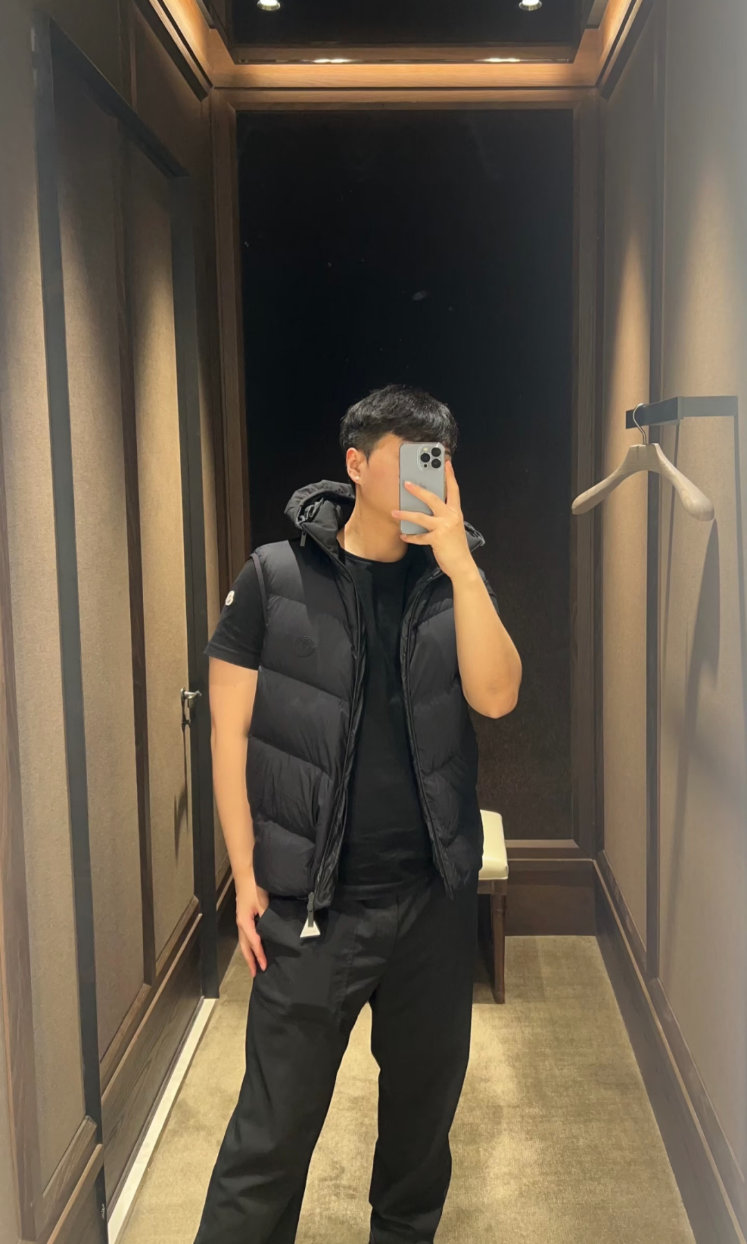 上身效果｜Moncler Guersac男士斜纹绗缝连帽羽绒马甲.男女上身都好看.