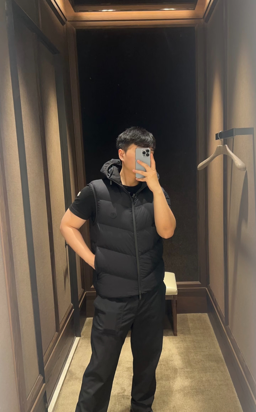 上身效果｜Moncler Guersac男士斜纹绗缝连帽羽绒马甲.男女上身都好看.