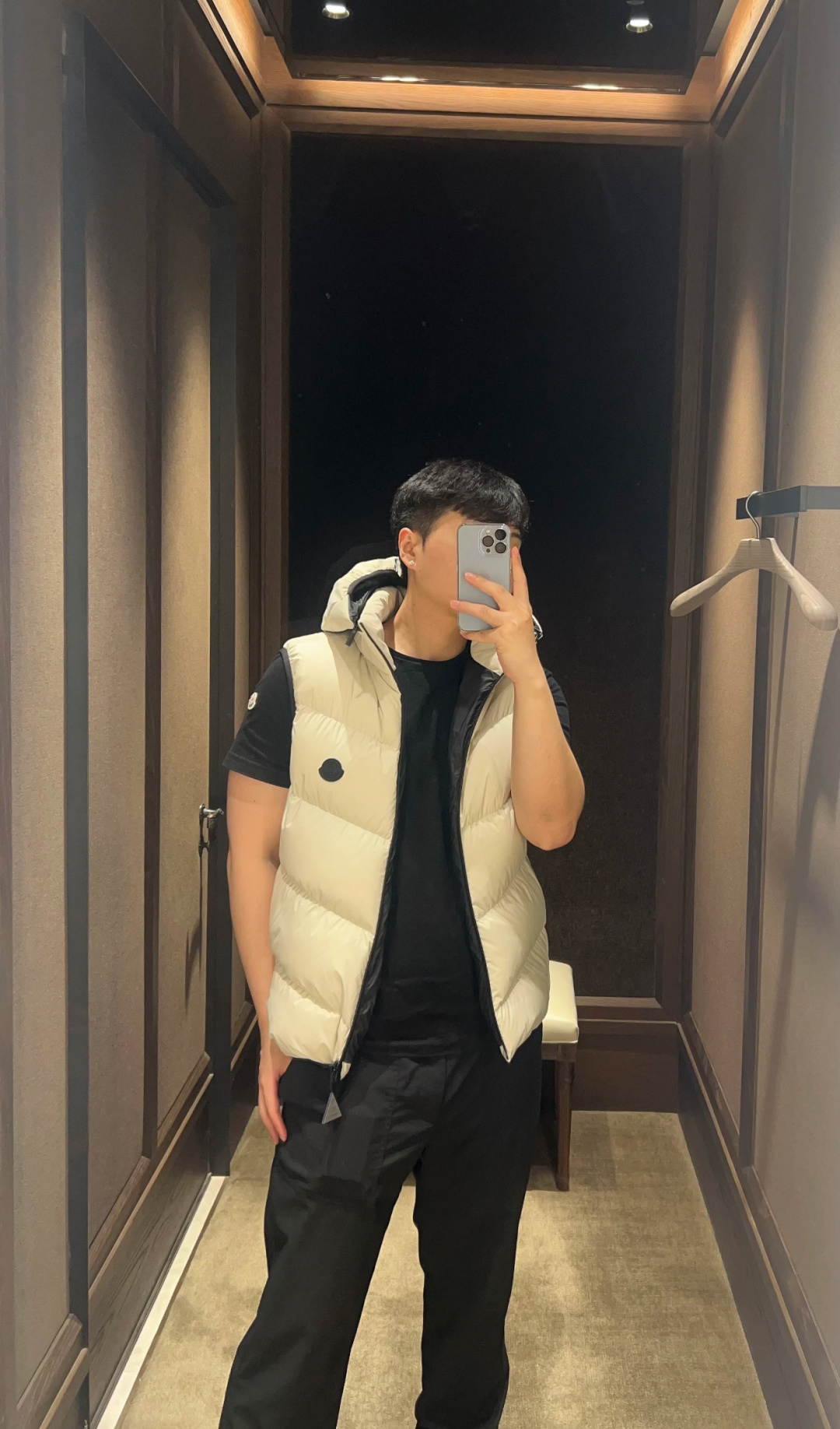 上身效果｜Moncler Guersac男士斜纹绗缝连帽羽绒马甲.男女上身都好看.