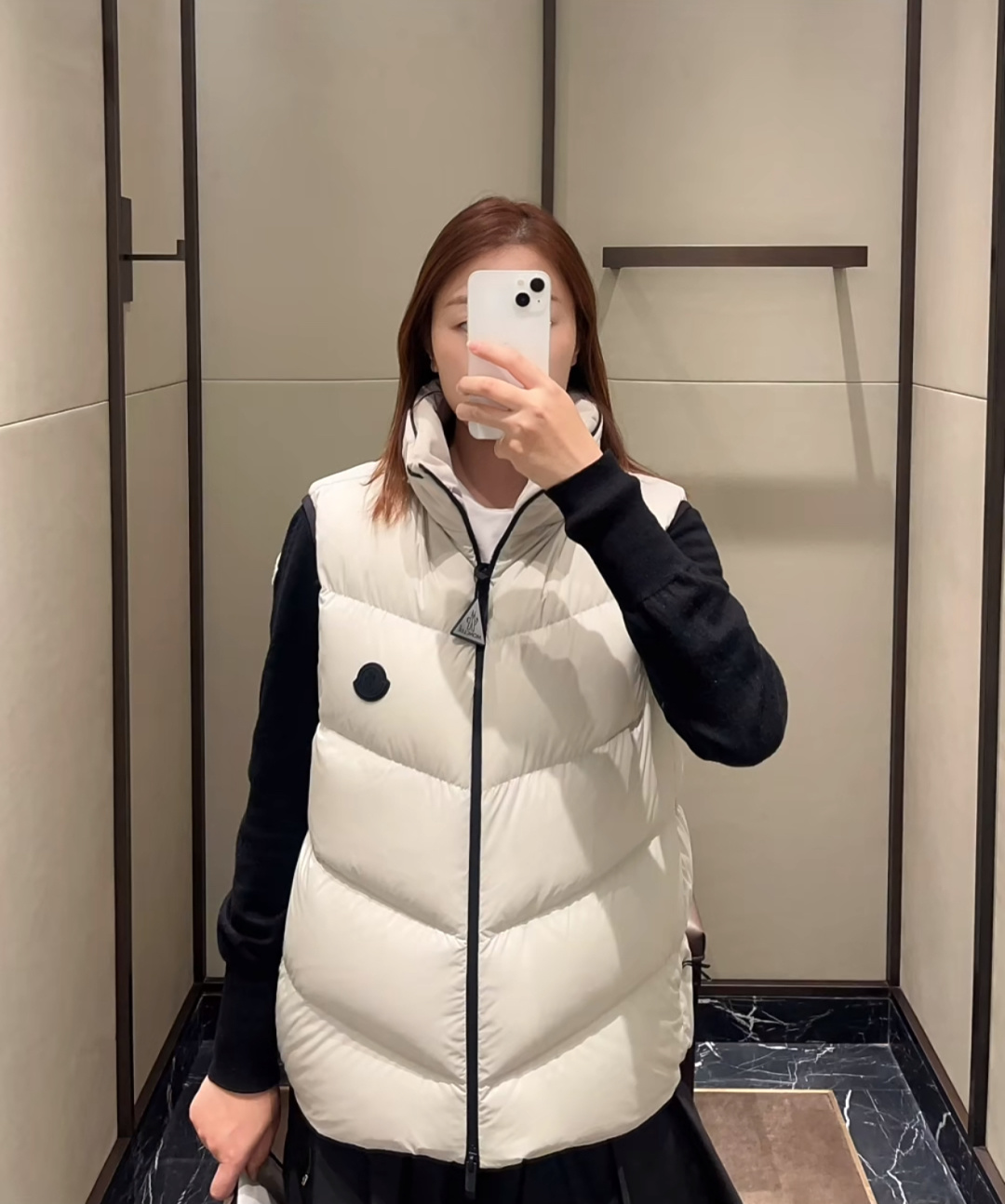上身效果｜Moncler Guersac男士斜纹绗缝连帽羽绒马甲.男女上身都好看.