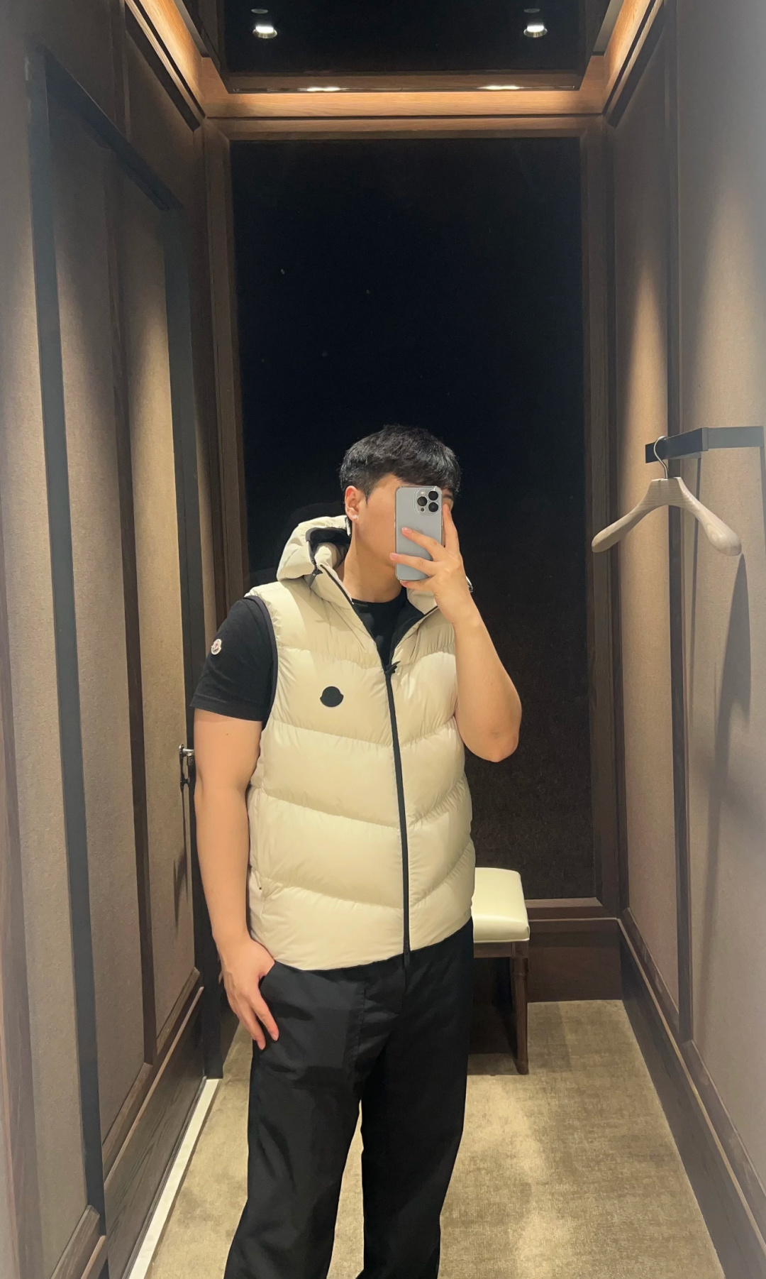 上身效果｜Moncler Guersac男士斜纹绗缝连帽羽绒马甲.男女上身都好看.