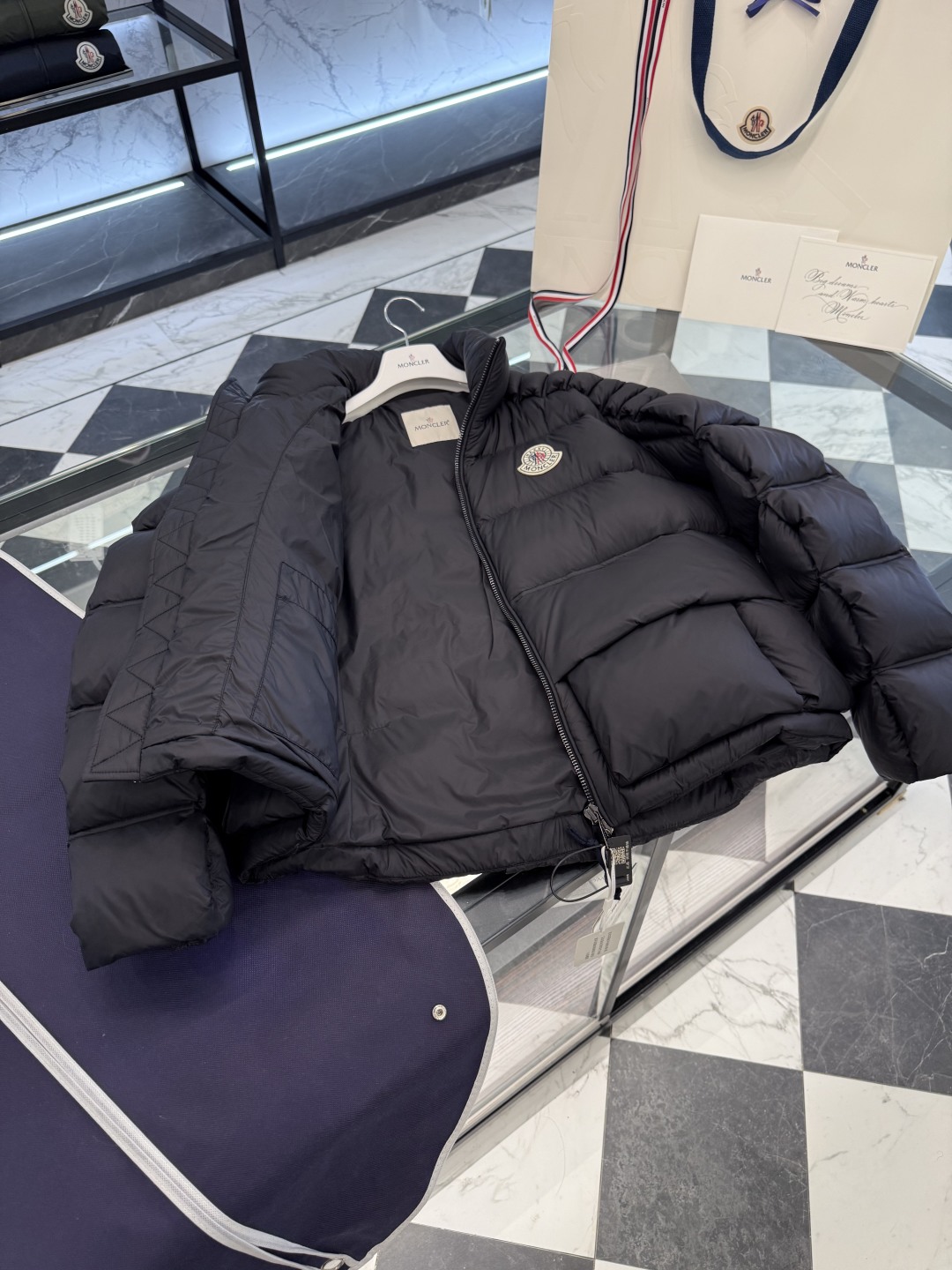 p610 Moncler x Christopher Raxxy 明星同款男女款 3D绗缝拉链羽绒外套.更多细节实拍.特级出品,条码款号齐全,对应官网一致,吊牌内置NFC电子感应防伪,标配全套柜台礼盒🎁.