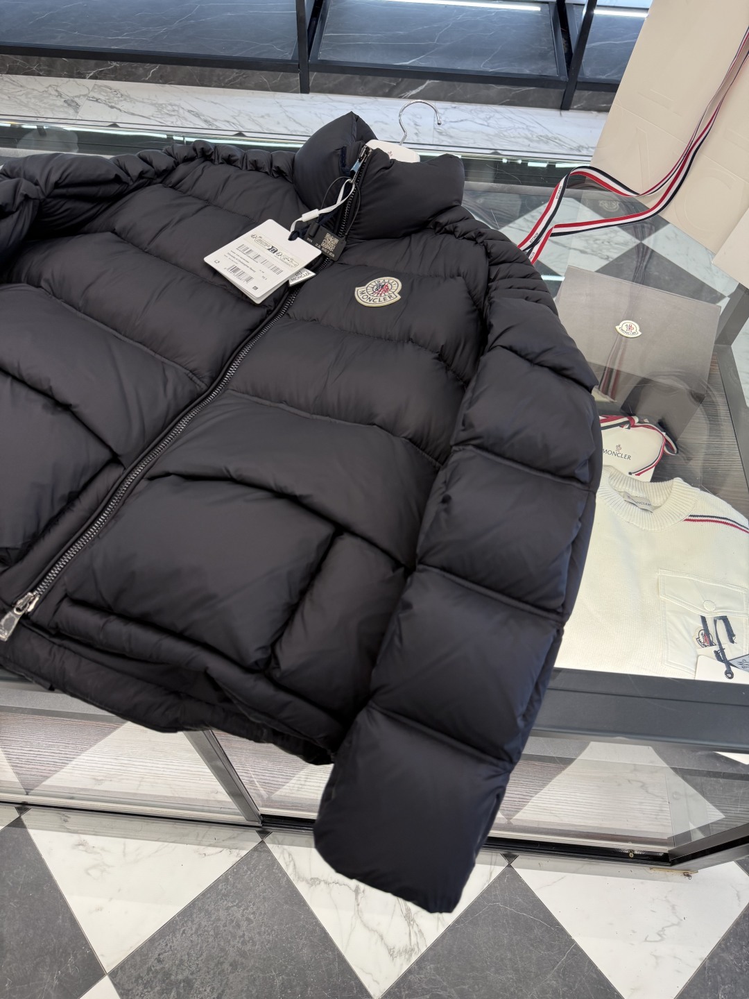 p610 Moncler x Christopher Raxxy 明星同款男女款 3D绗缝拉链羽绒外套.更多细节实拍.特级出品,条码款号齐全,对应官网一致,吊牌内置NFC电子感应防伪,标配全套柜台礼盒🎁.