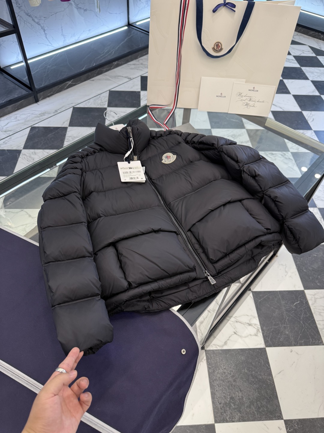 p610 Moncler x Christopher Raxxy 明星同款男女款 3D绗缝拉链羽绒外套.更多细节实拍.特级出品,条码款号齐全,对应官网一致,吊牌内置NFC电子感应防伪,标配全套柜台礼盒🎁.