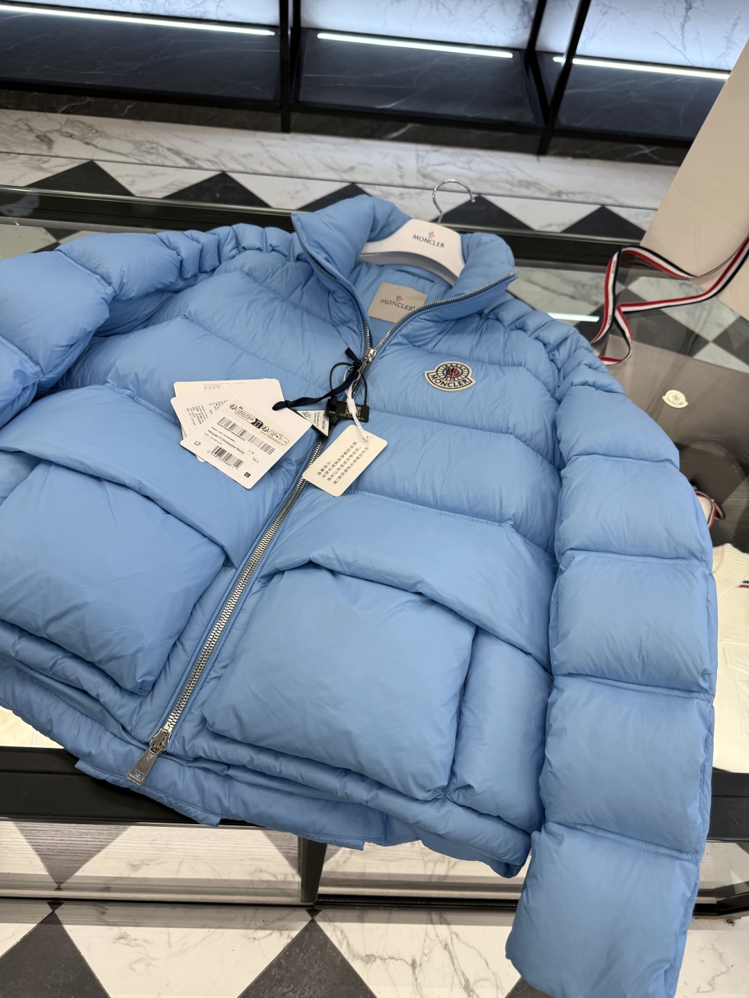 p610Moncler x Christopher Raxxy 明星同款男女款 3D绗缝拉链羽绒外套.更多细节实拍.特级出品,条码款号齐全,对应官网一致,吊牌内置NFC电子感应防伪,标配全套柜台礼盒🎁.