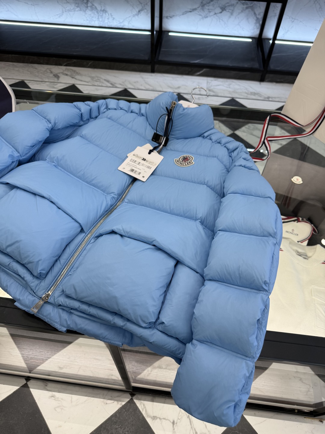 p610Moncler x Christopher Raxxy 明星同款男女款 3D绗缝拉链羽绒外套.更多细节实拍.特级出品,条码款号齐全,对应官网一致,吊牌内置NFC电子感应防伪,标配全套柜台礼盒🎁.