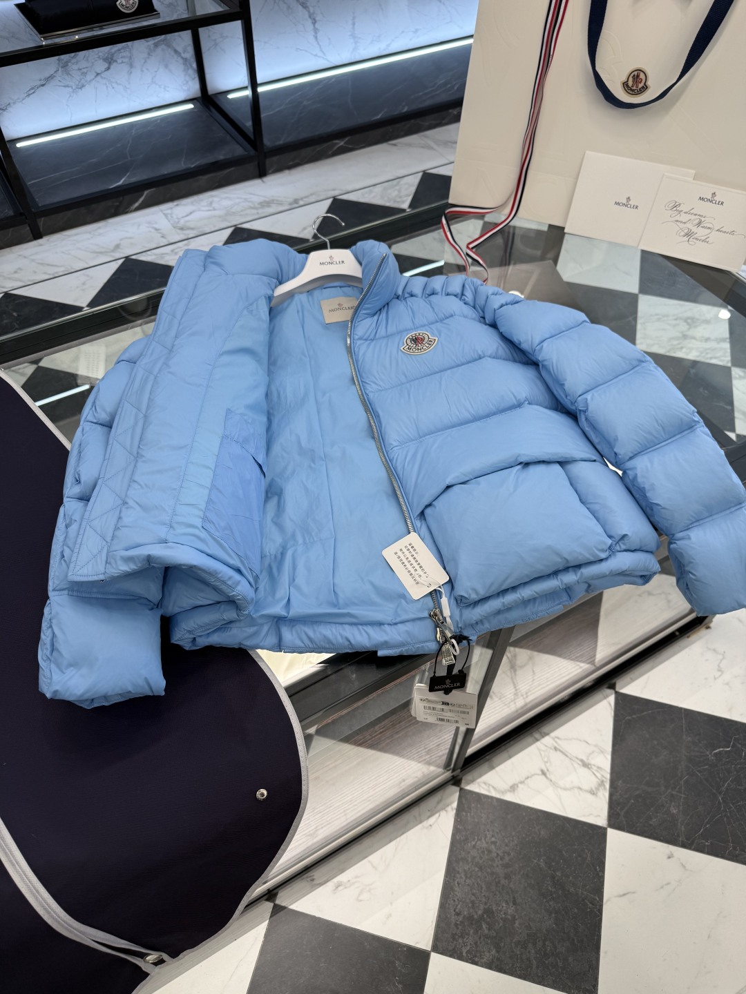 p610Moncler x Christopher Raxxy 明星同款男女款 3D绗缝拉链羽绒外套.更多细节实拍.特级出品,条码款号齐全,对应官网一致,吊牌内置NFC电子感应防伪,标配全套柜台礼盒🎁.