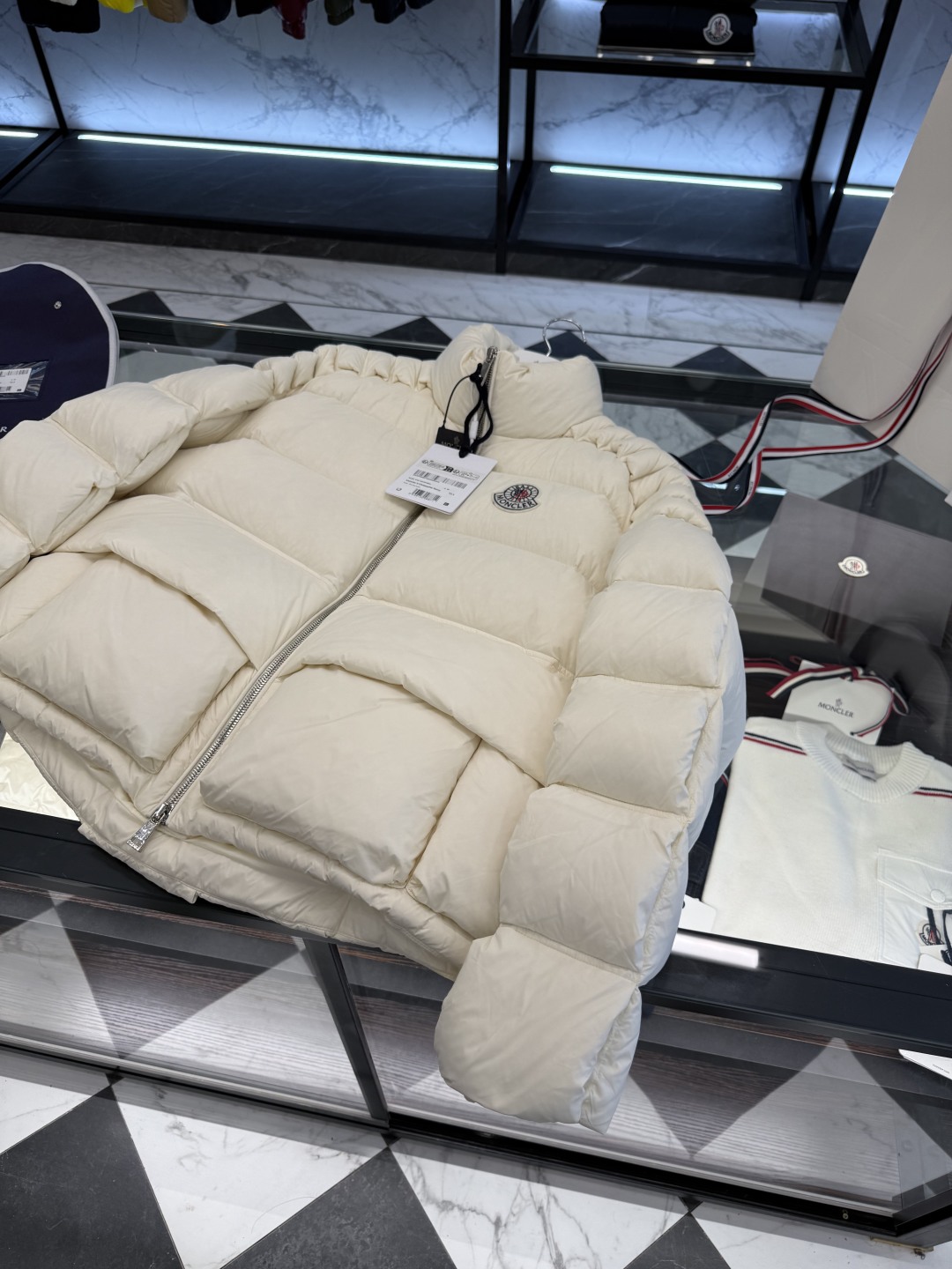 p610  Moncler x Christopher Raxxy 明星同款男女款 3D绗缝拉链羽绒外套.更多细节实拍.特级出品,条码款号齐全,对应官网一致,吊牌内置NFC电子感应防伪,标配全套柜台礼盒🎁.